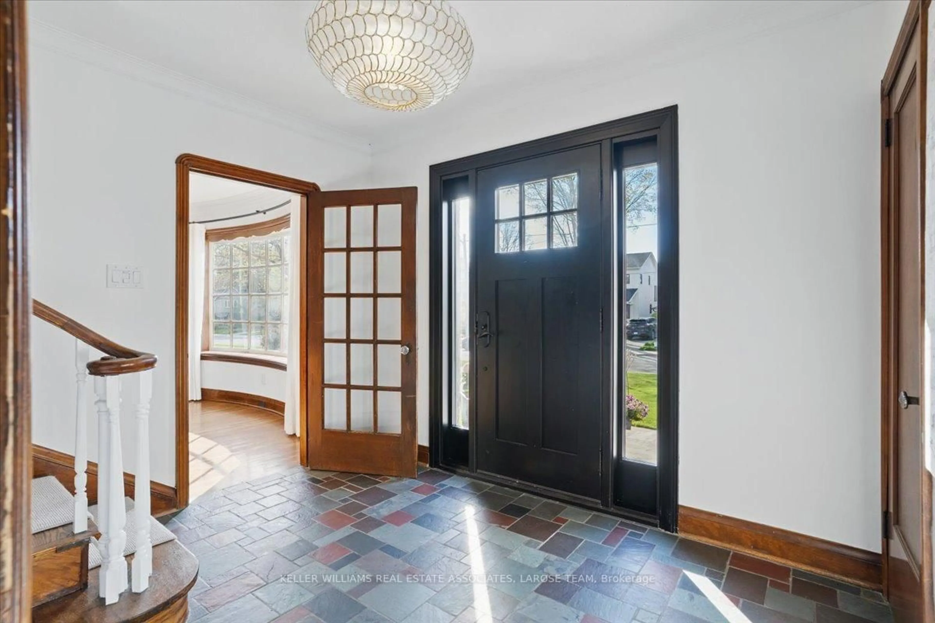 Indoor entryway for 41 Wanita Rd, Mississauga Ontario L5G 1B3