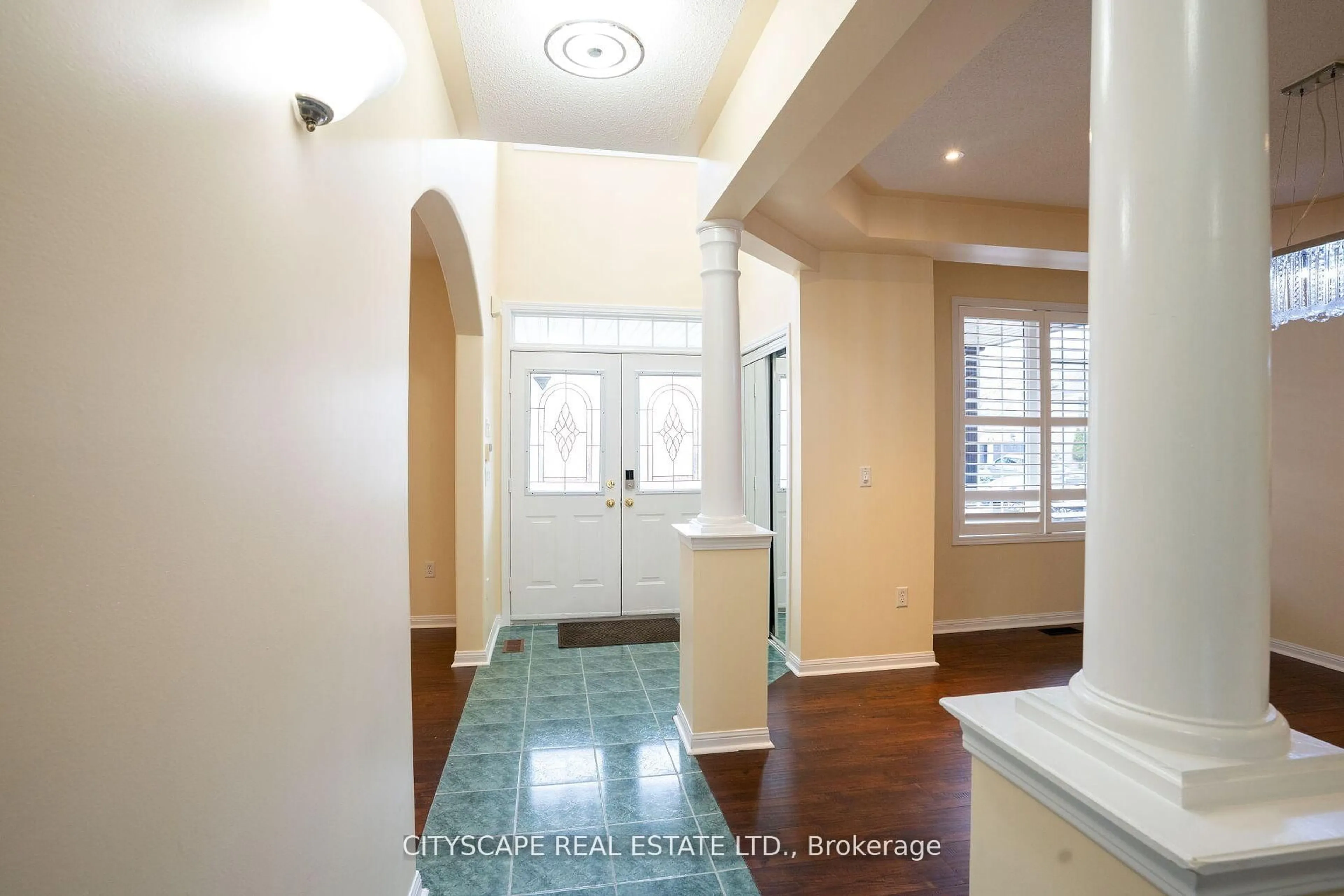 Indoor entryway for 20 Binnery Dr, Brampton Ontario L6P 1A3
