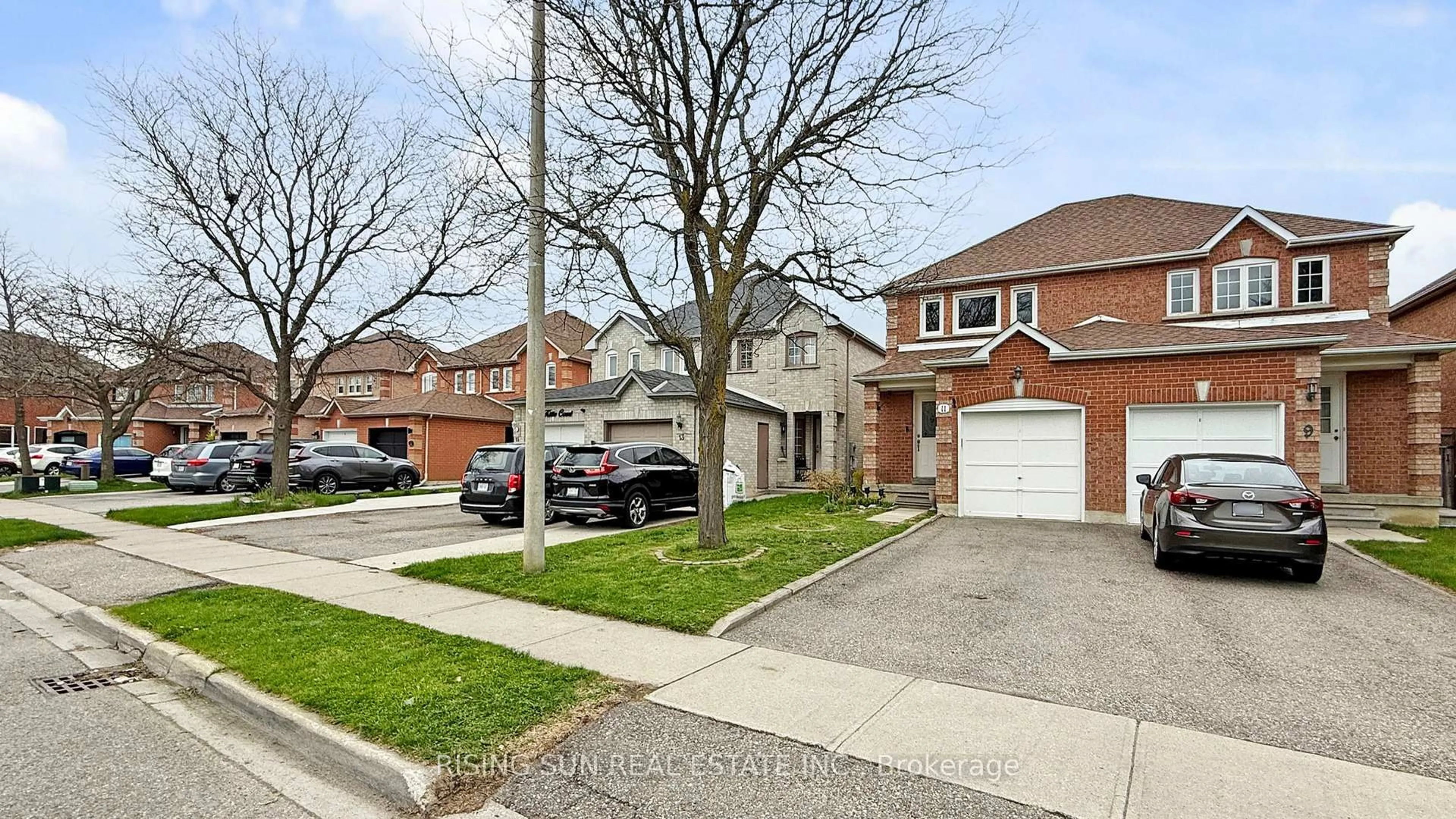 Home with brick exterior material, street for 11 Kitto Crt, Brampton Ontario L6Y 5A9