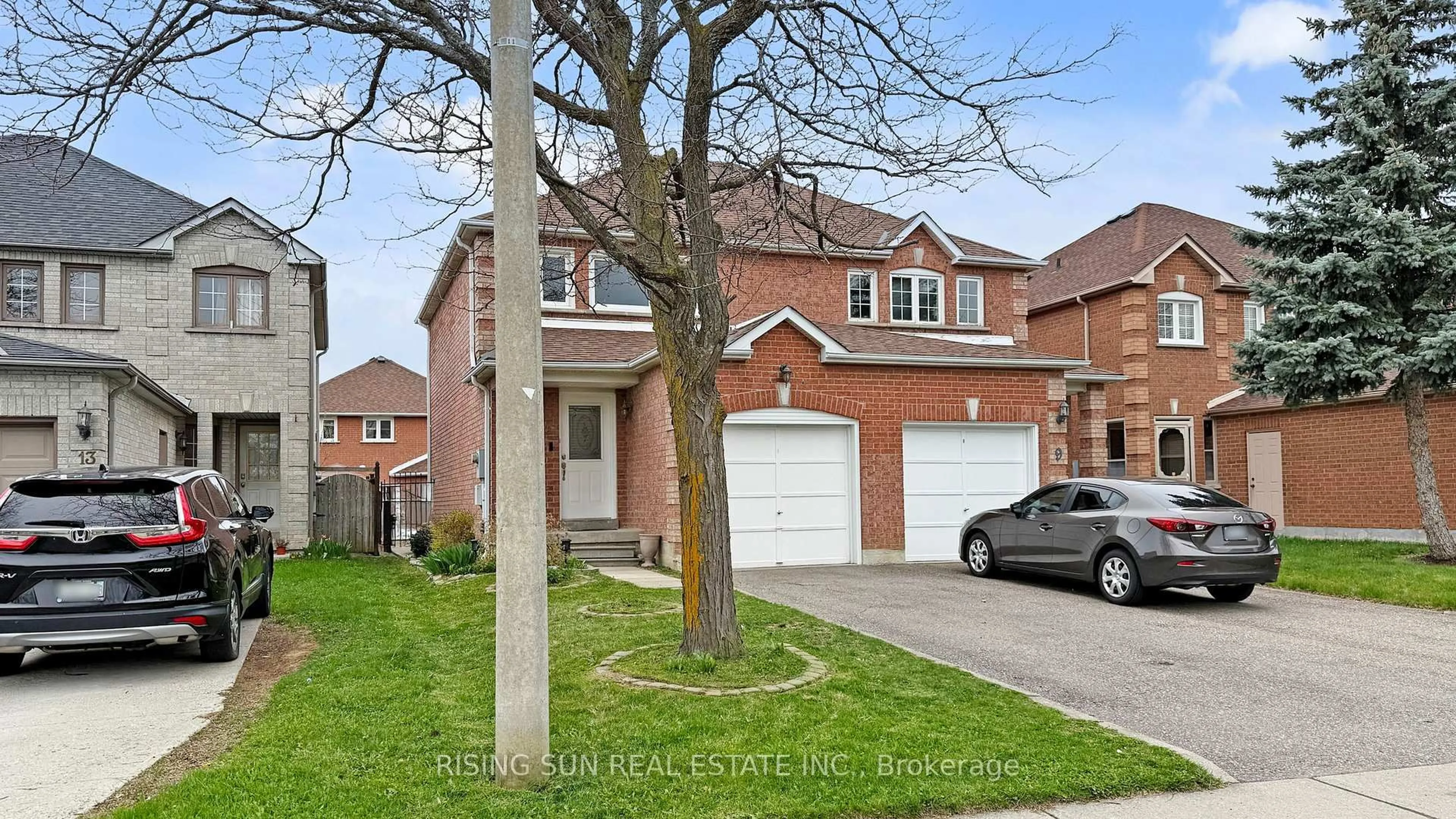 Home with brick exterior material, street for 11 Kitto Crt, Brampton Ontario L6Y 5A9