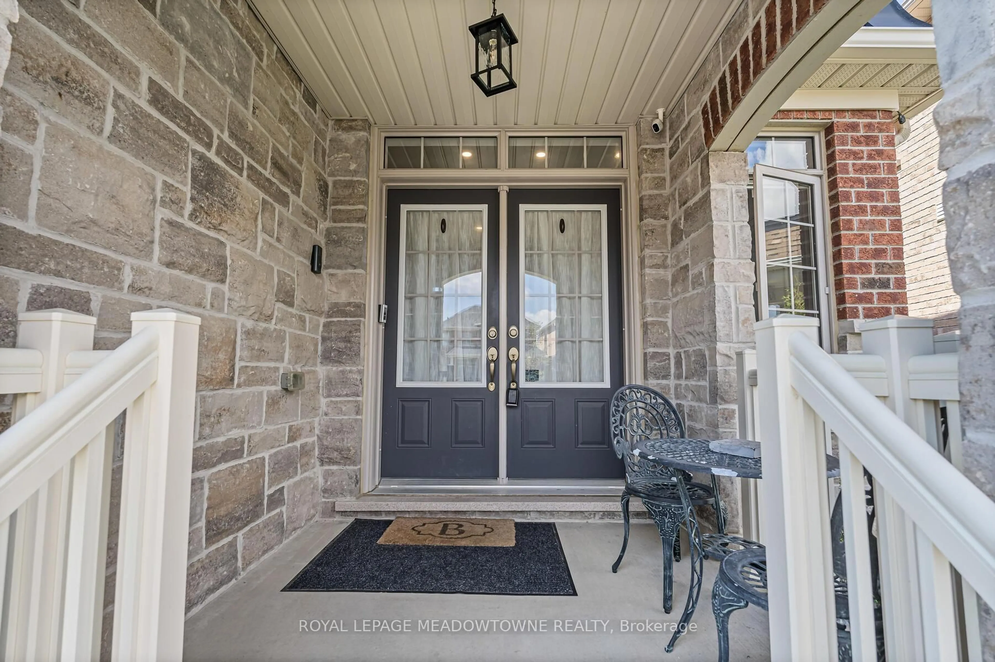 Indoor entryway for 14147 Danby Rd, Halton Hills Ontario L7G 0K6