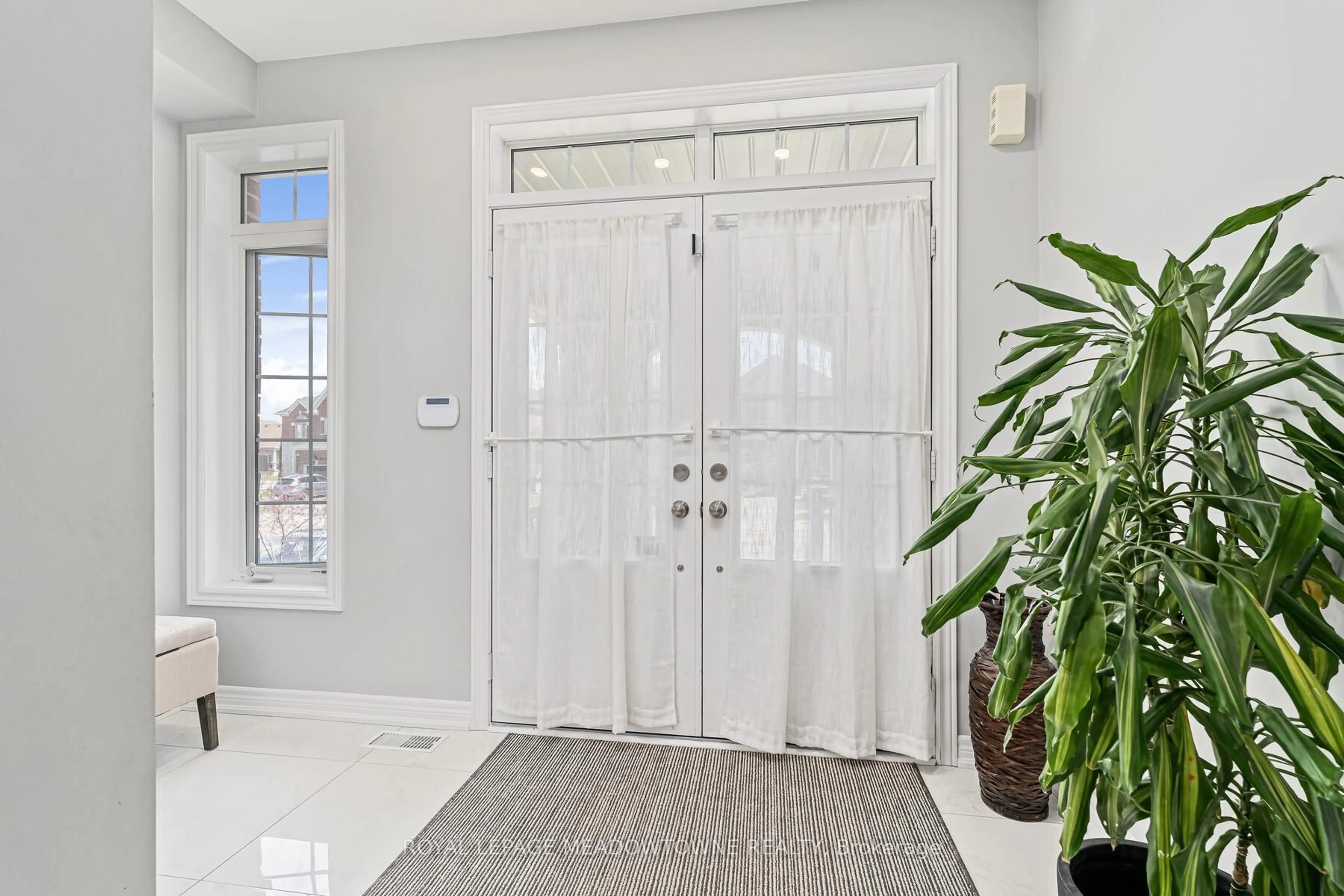 Indoor entryway for 14147 Danby Rd, Halton Hills Ontario L7G 0K6