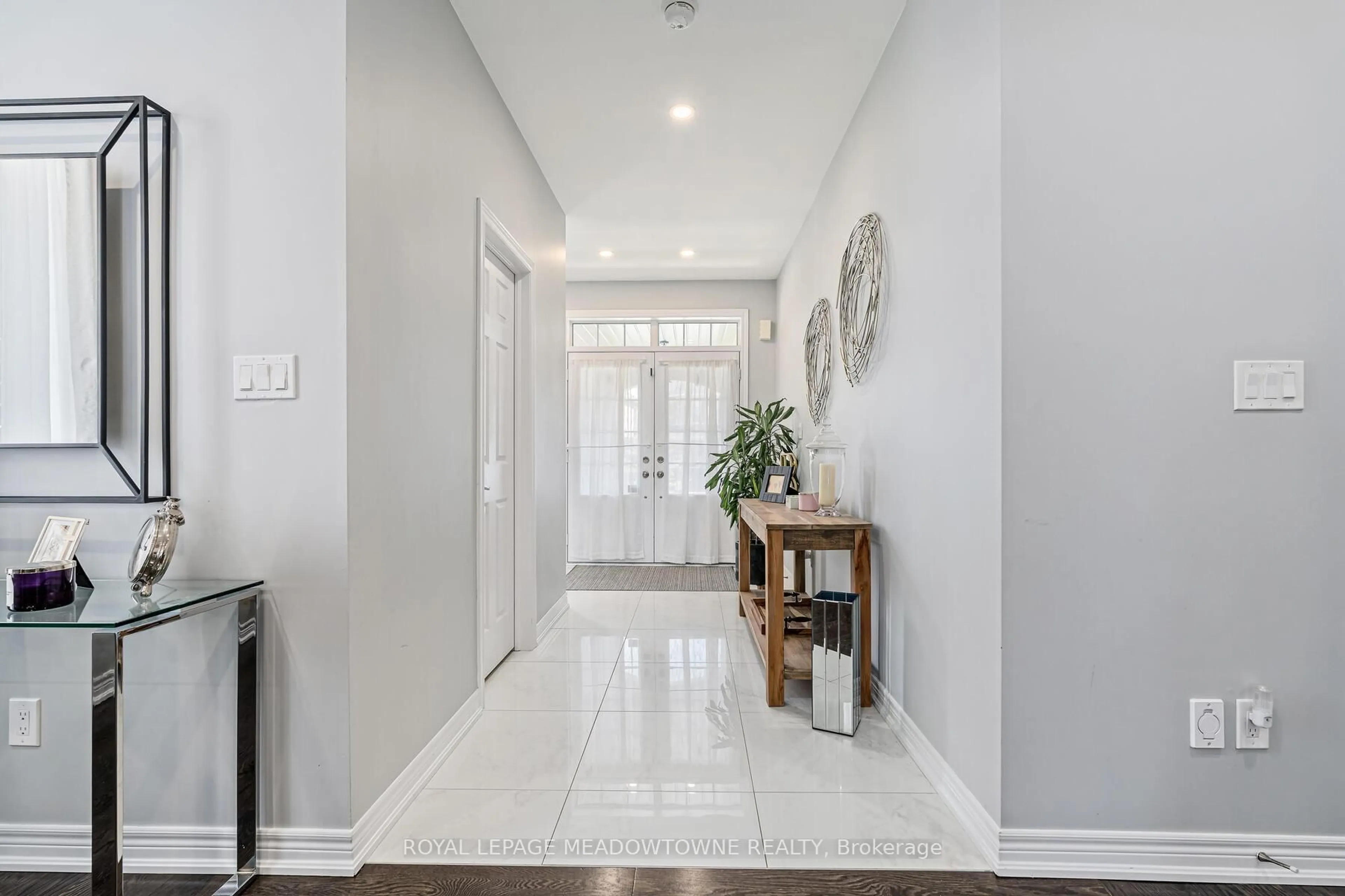 Indoor entryway for 14147 Danby Rd, Halton Hills Ontario L7G 0K6
