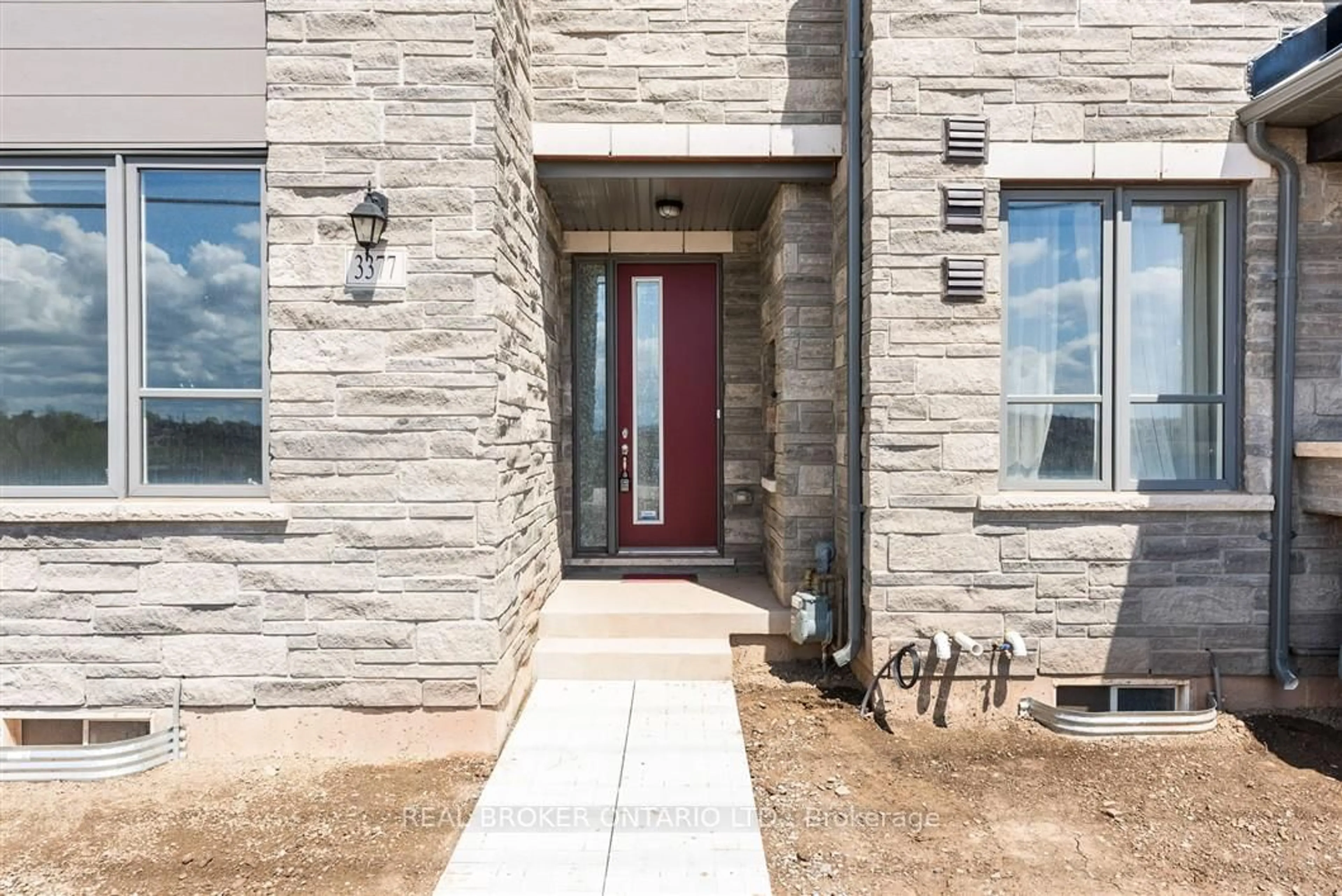 Indoor entryway for 3377 sixth Line, Oakville Ontario L6H 0Y7