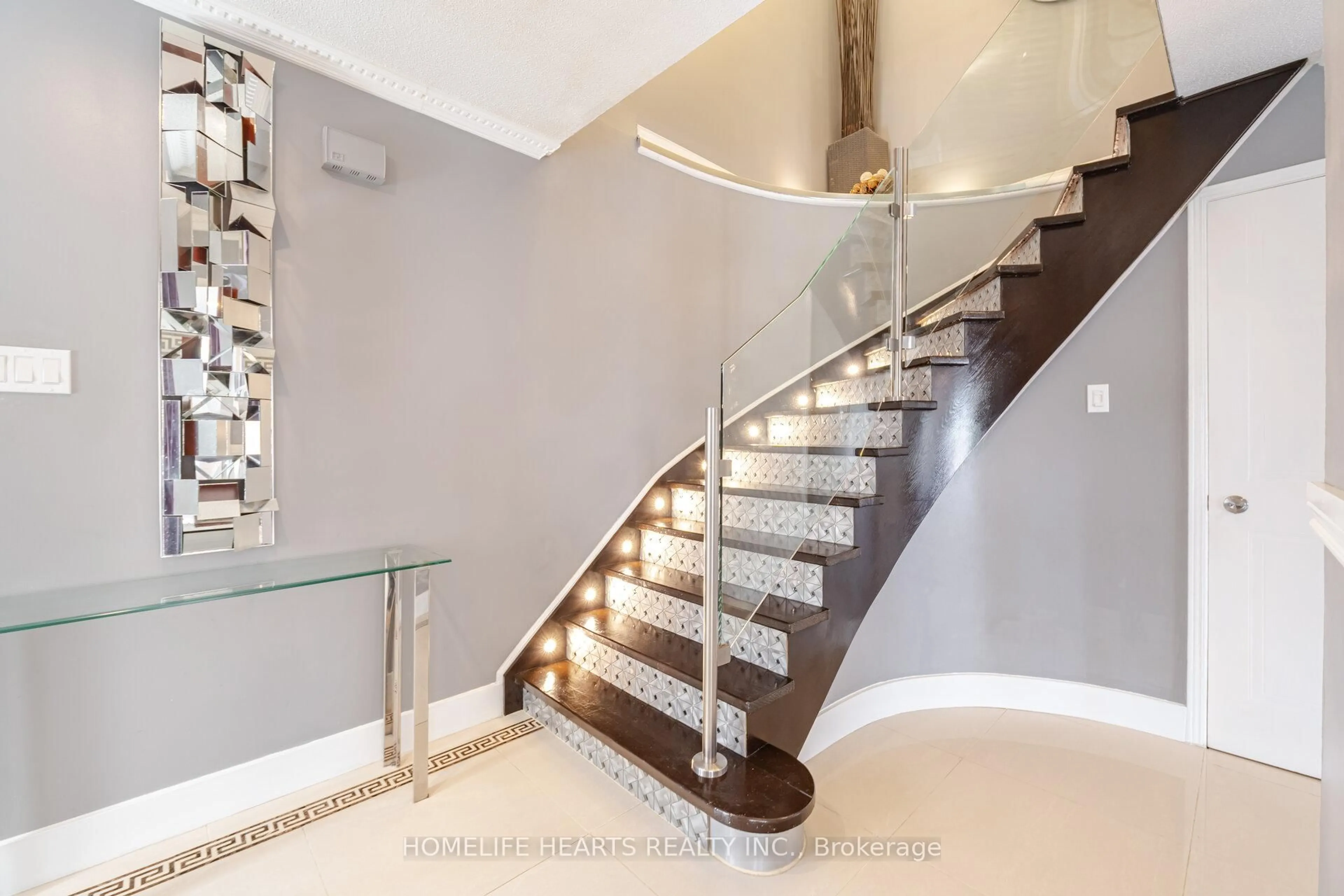 Stairs for 4768 Owl Circ, Mississauga Ontario L4Z 2W1