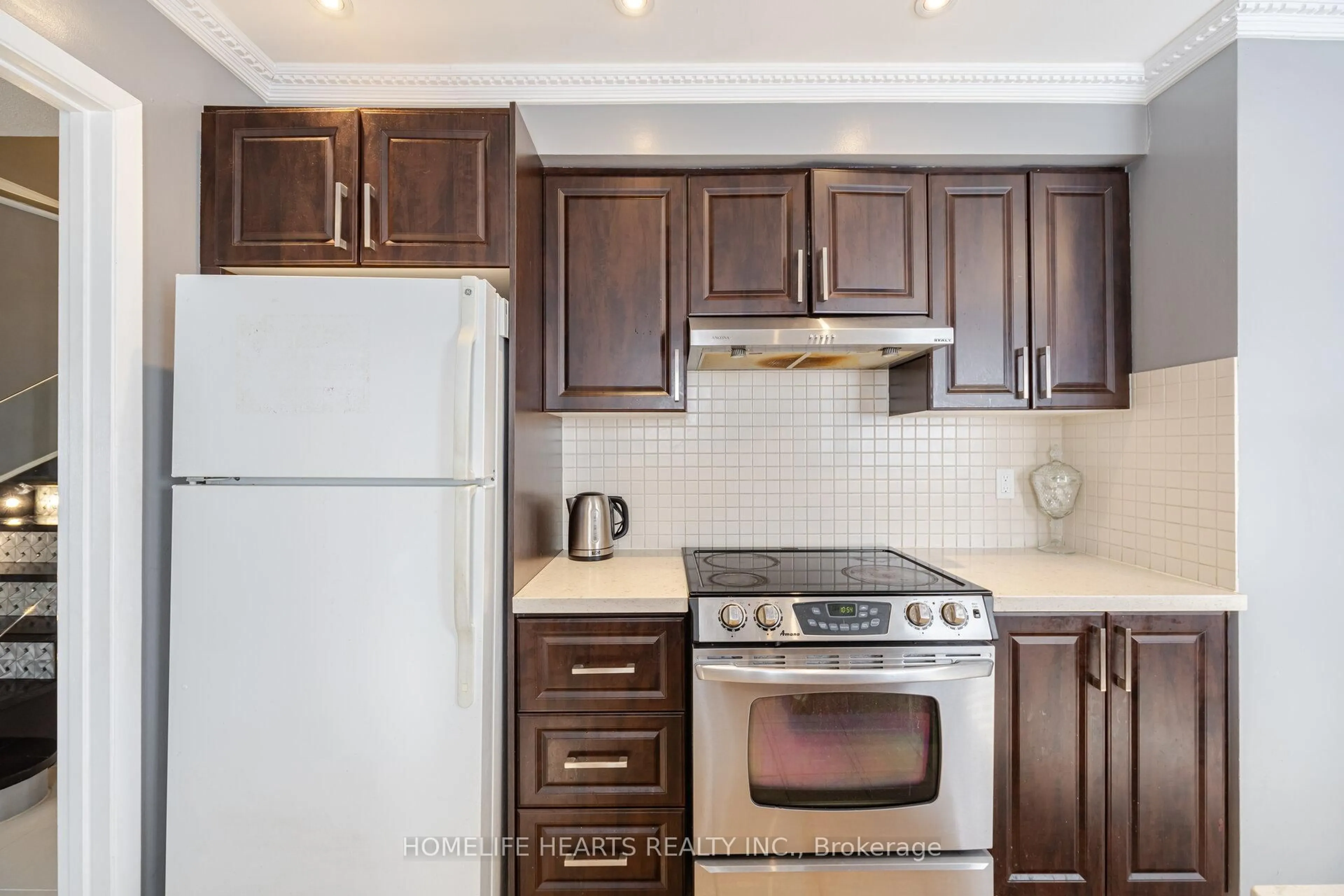 Standard kitchen, ceramic/tile floor for 4768 Owl Circ, Mississauga Ontario L4Z 2W1