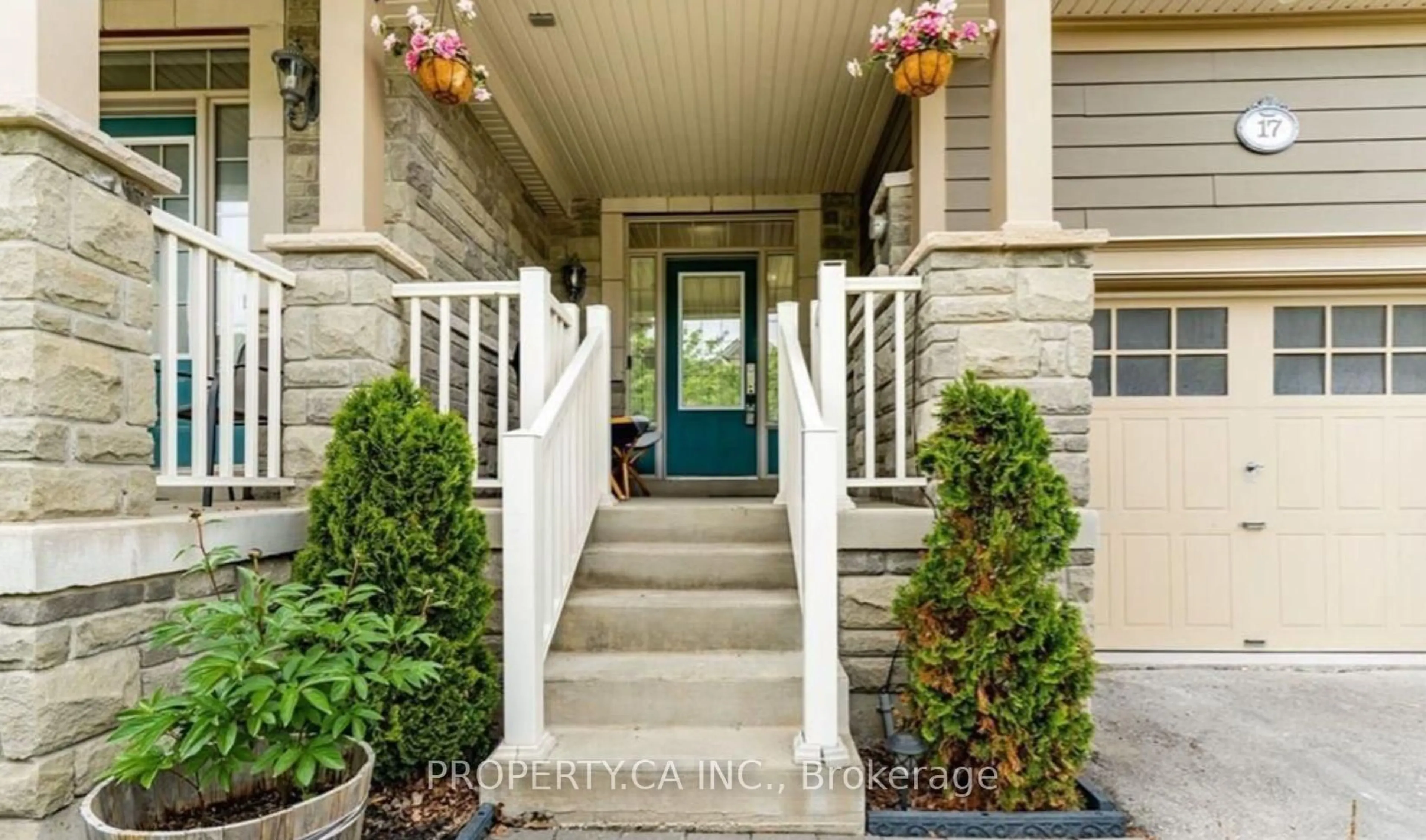 Indoor entryway for 17 Aird Crt, Milton Ontario L9T 3Y1