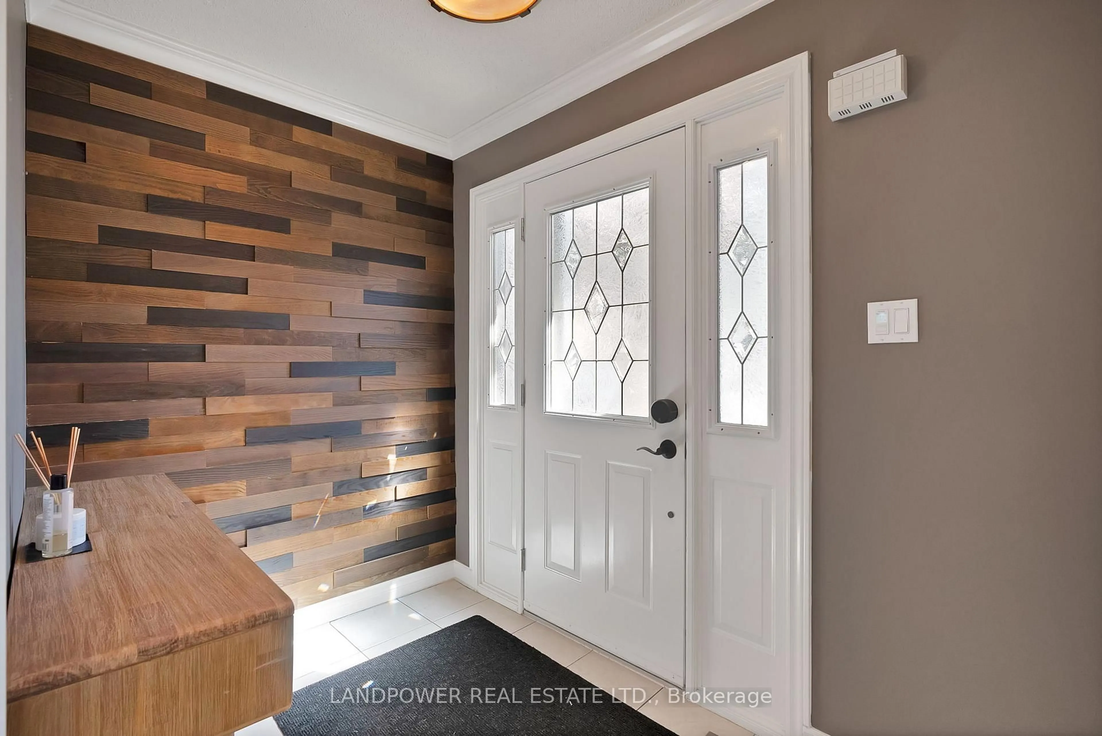 Indoor entryway for 3073 Keynes Cres, Mississauga Ontario L5N 2Z9