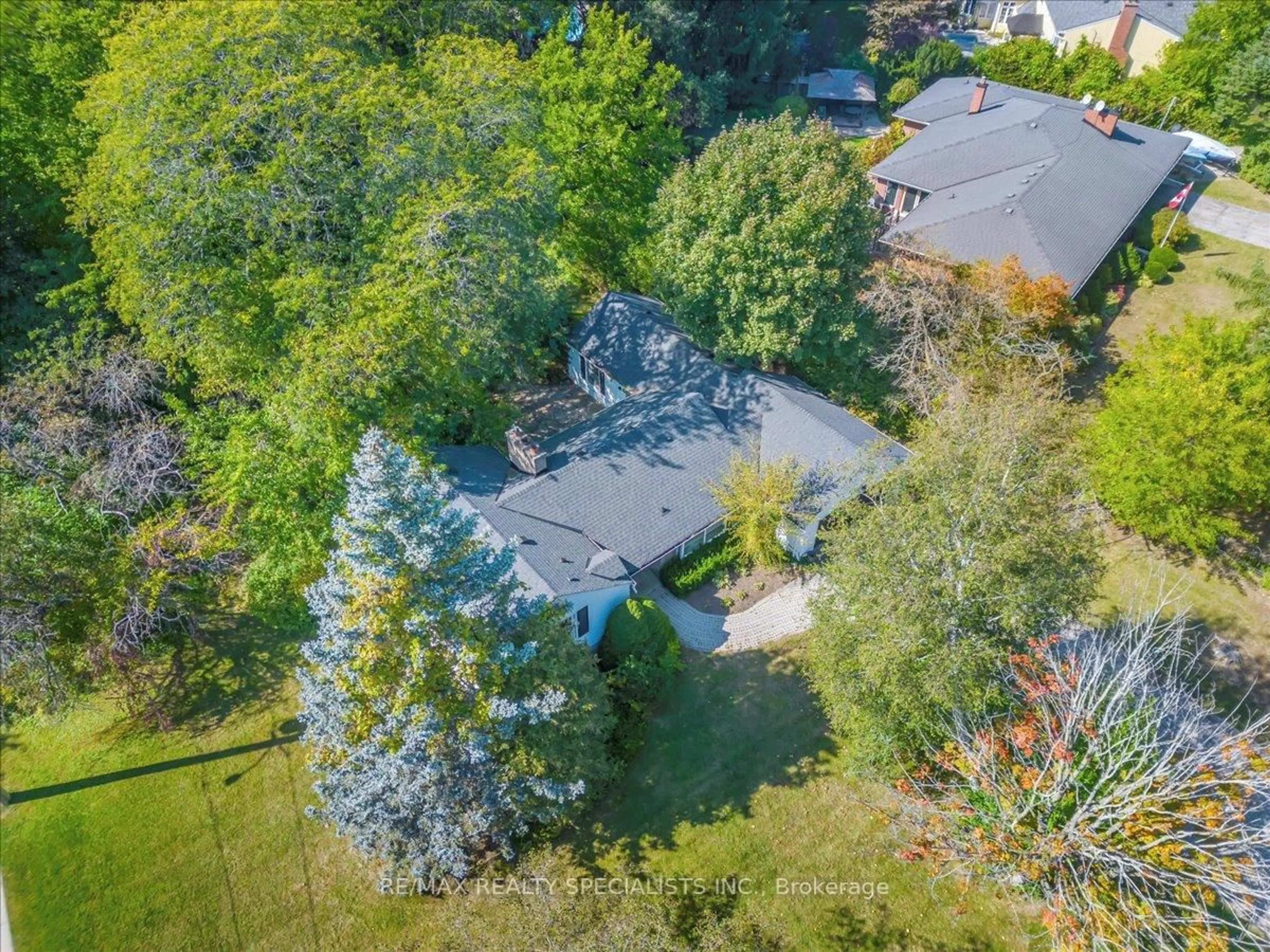 A pic from outside/outdoor area/front of a property/back of a property/a pic from drone, forest/trees view for 500 Old Poplar Row, Mississauga Ontario L5J 2N8