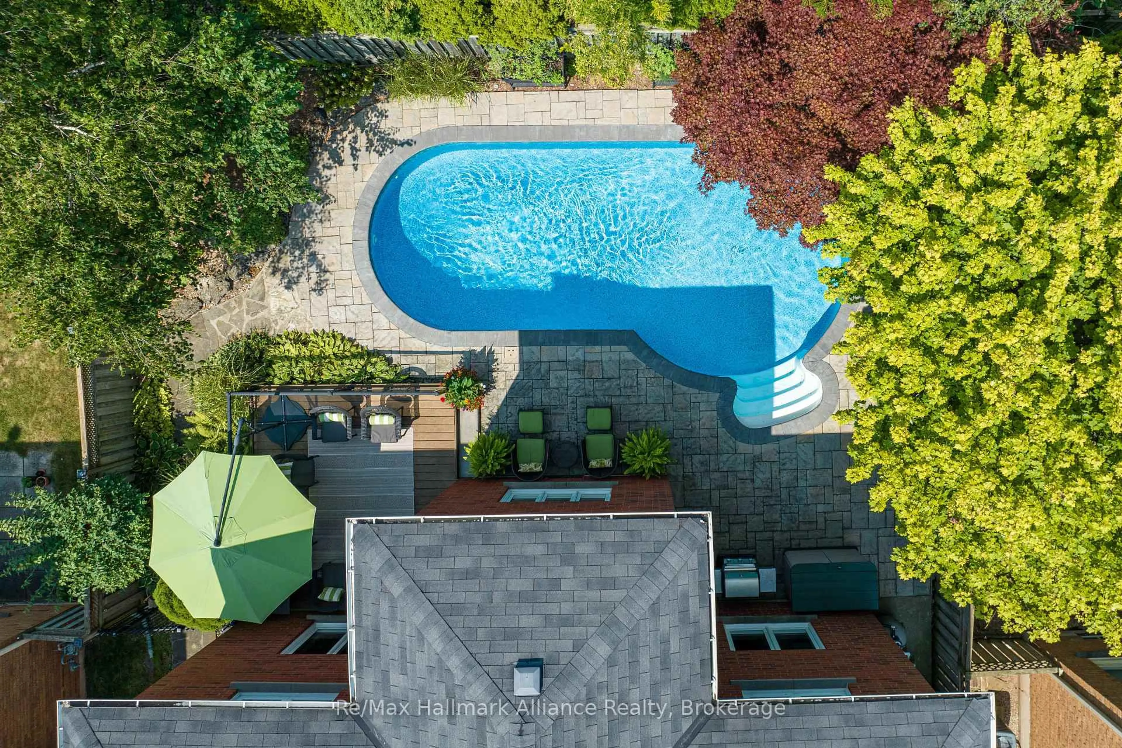 Pool for 1173 Glenashton Dr, Oakville Ontario L6H 5L7