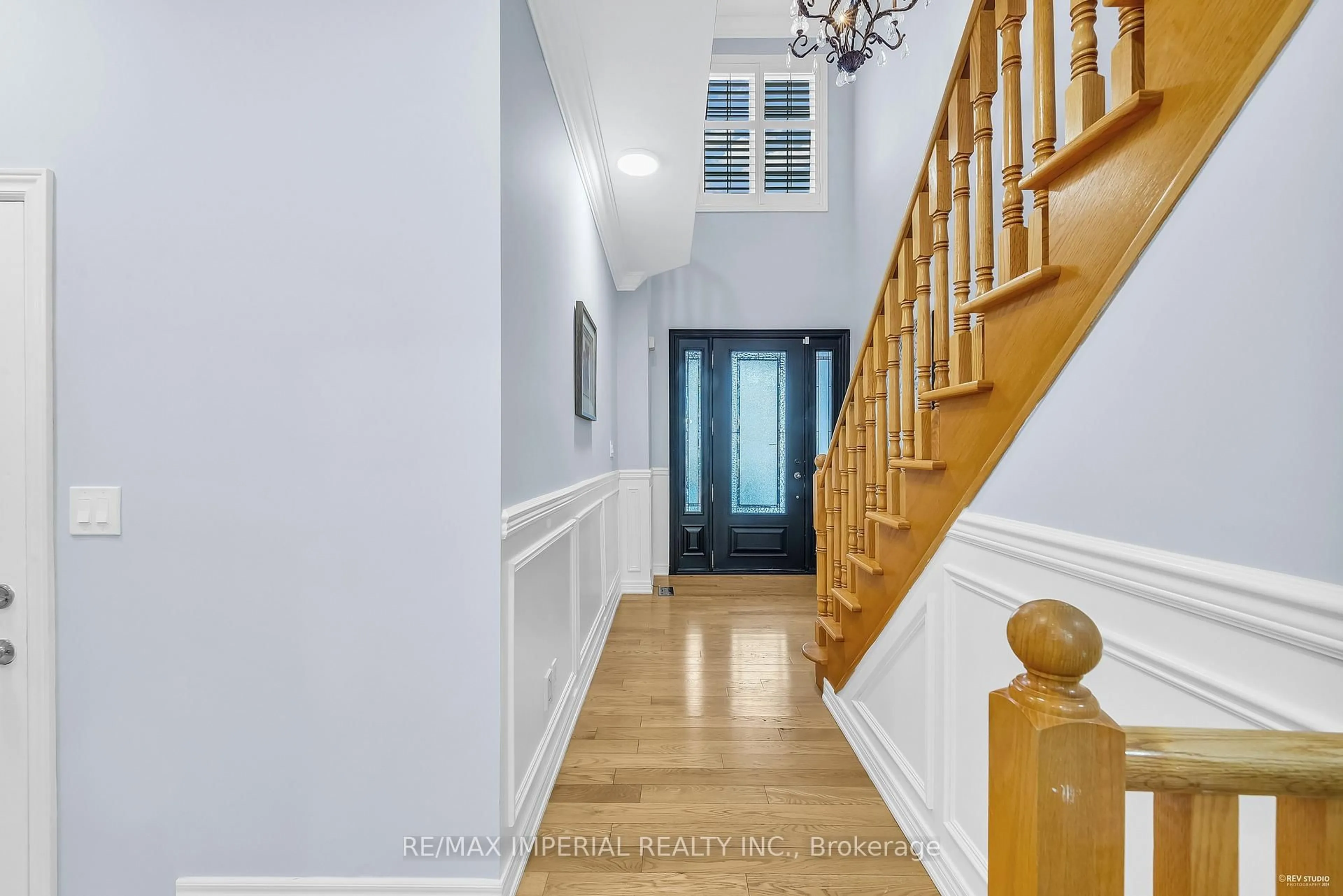 Indoor foyer for 1205 Agram Dr, Oakville Ontario L6H 7P1