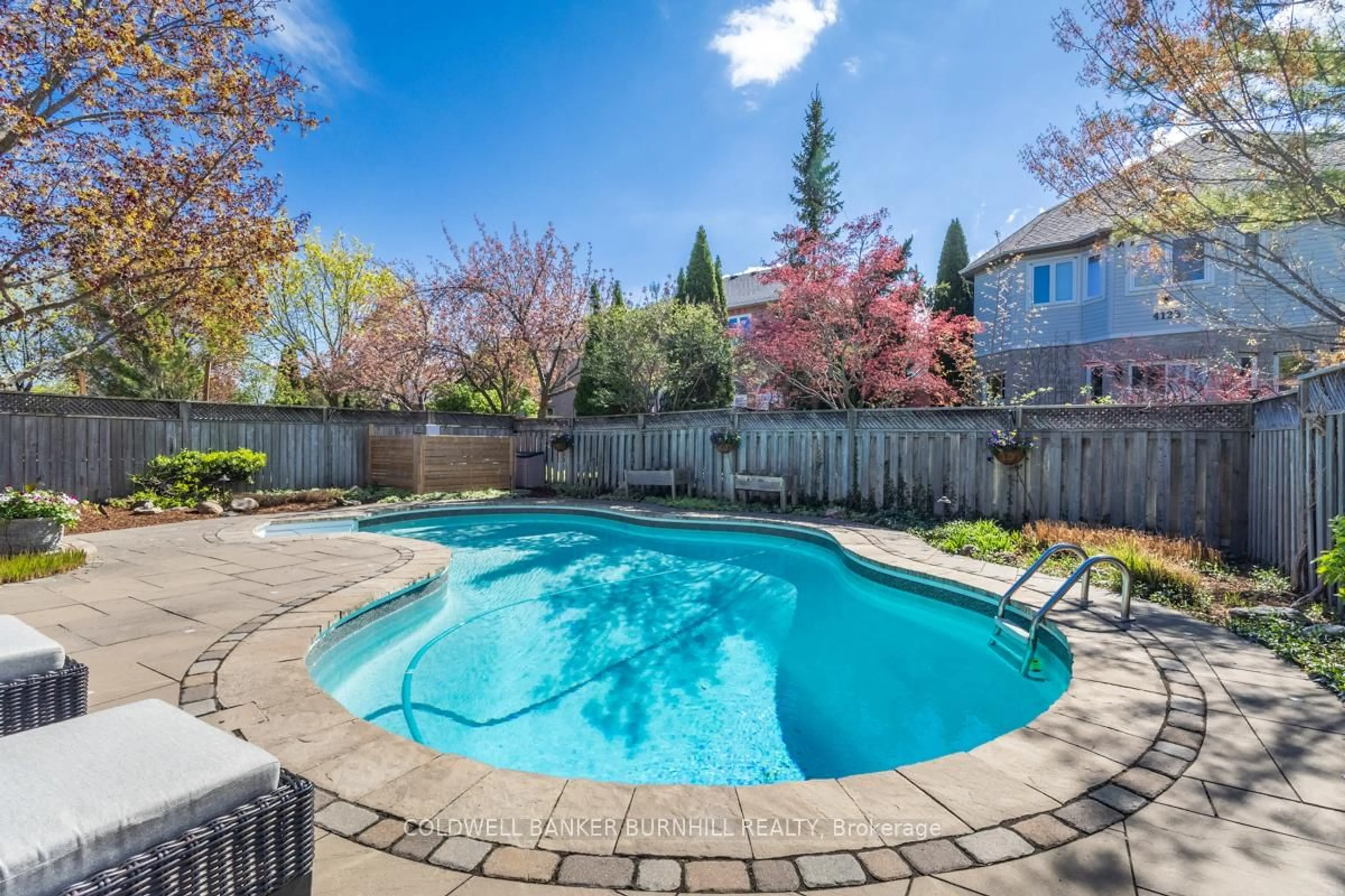 Pool for 4245 Millcroft Park Dr, Burlington Ontario L7M 3V7