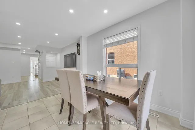Additional property image - 90 Timbertop Cres