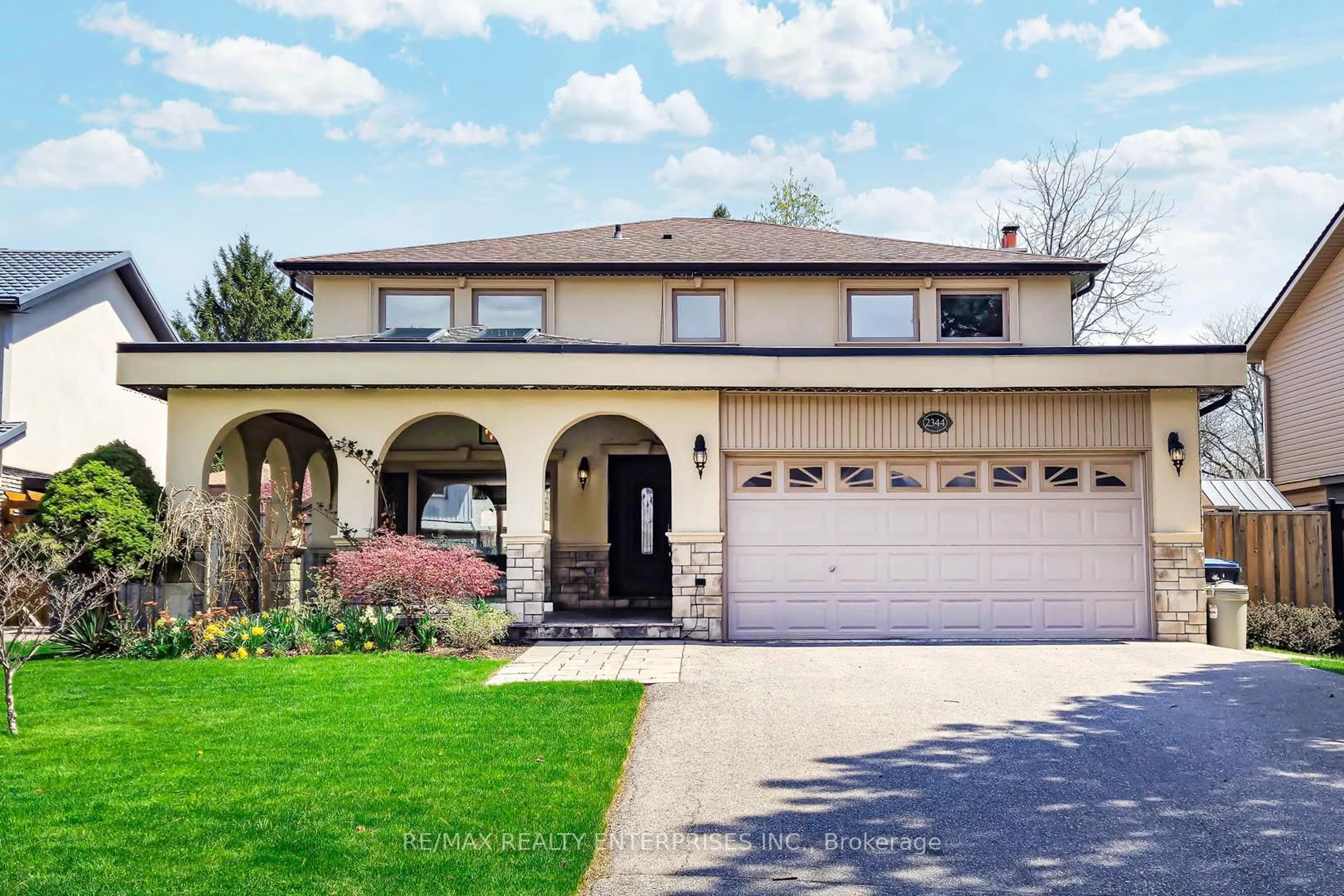 Home with brick exterior material, street for 2344 Kenbarb Rd, Mississauga Ontario L5B 2E8