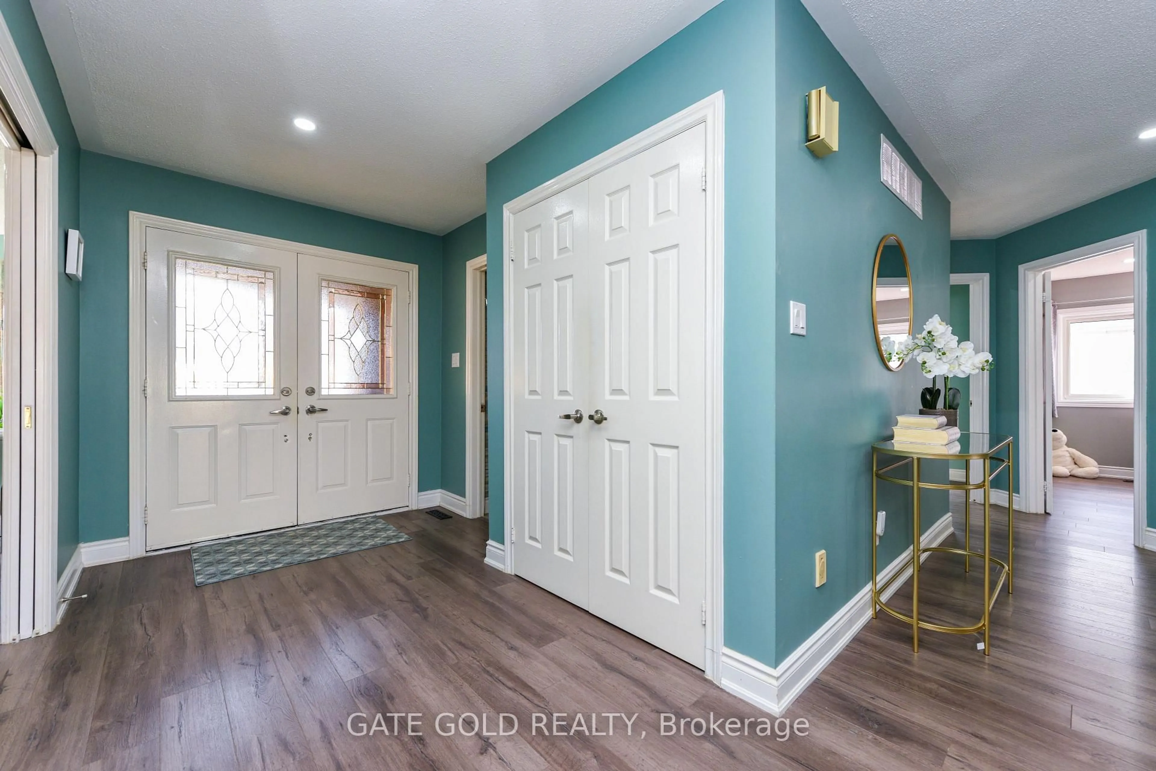 Indoor entryway for 23 HARTFORD Tr, Brampton Ontario L6W 4K2
