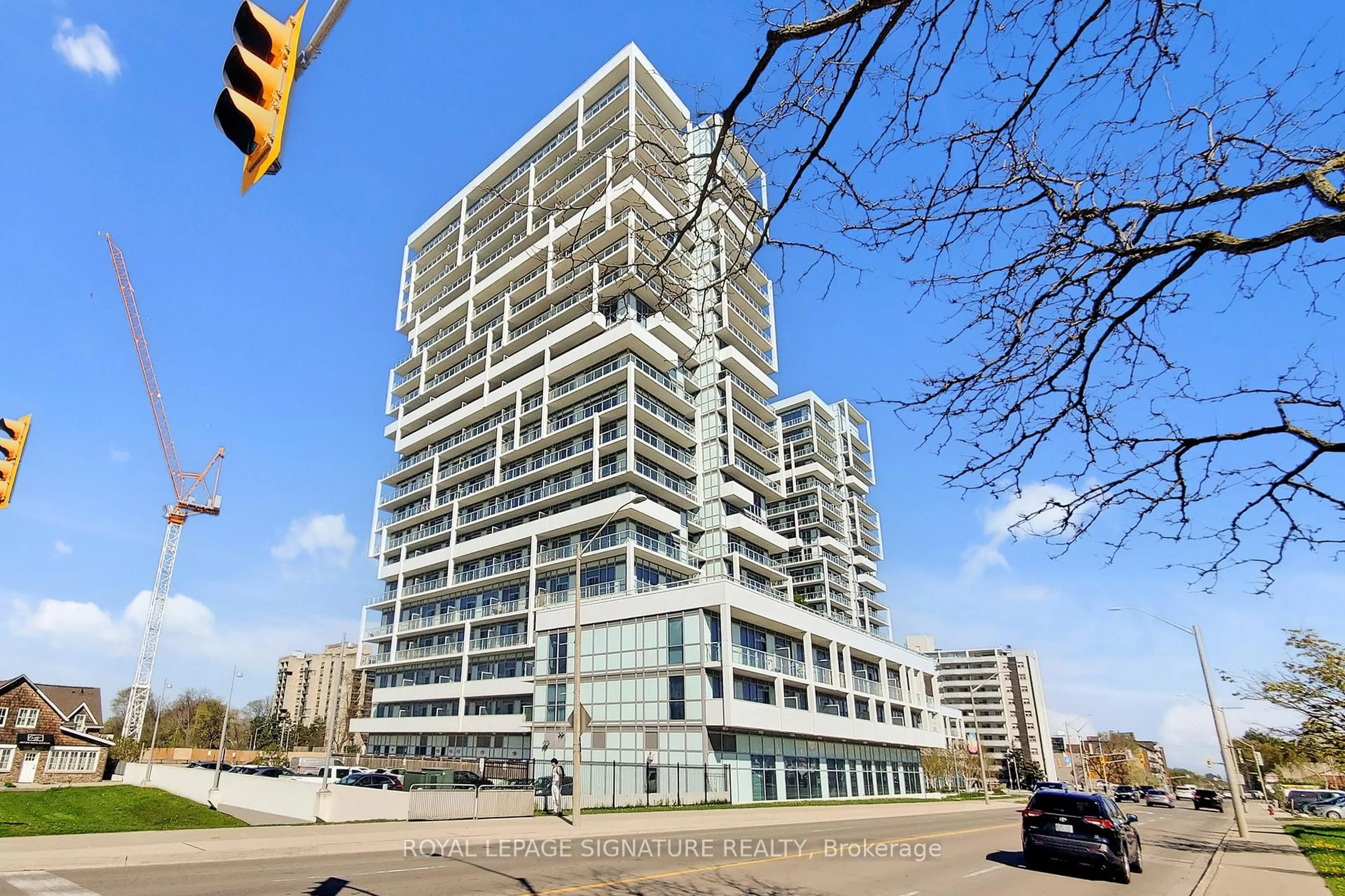 Indoor foyer for 55 Speers Rd #712, Oakville Ontario L6K 0H9