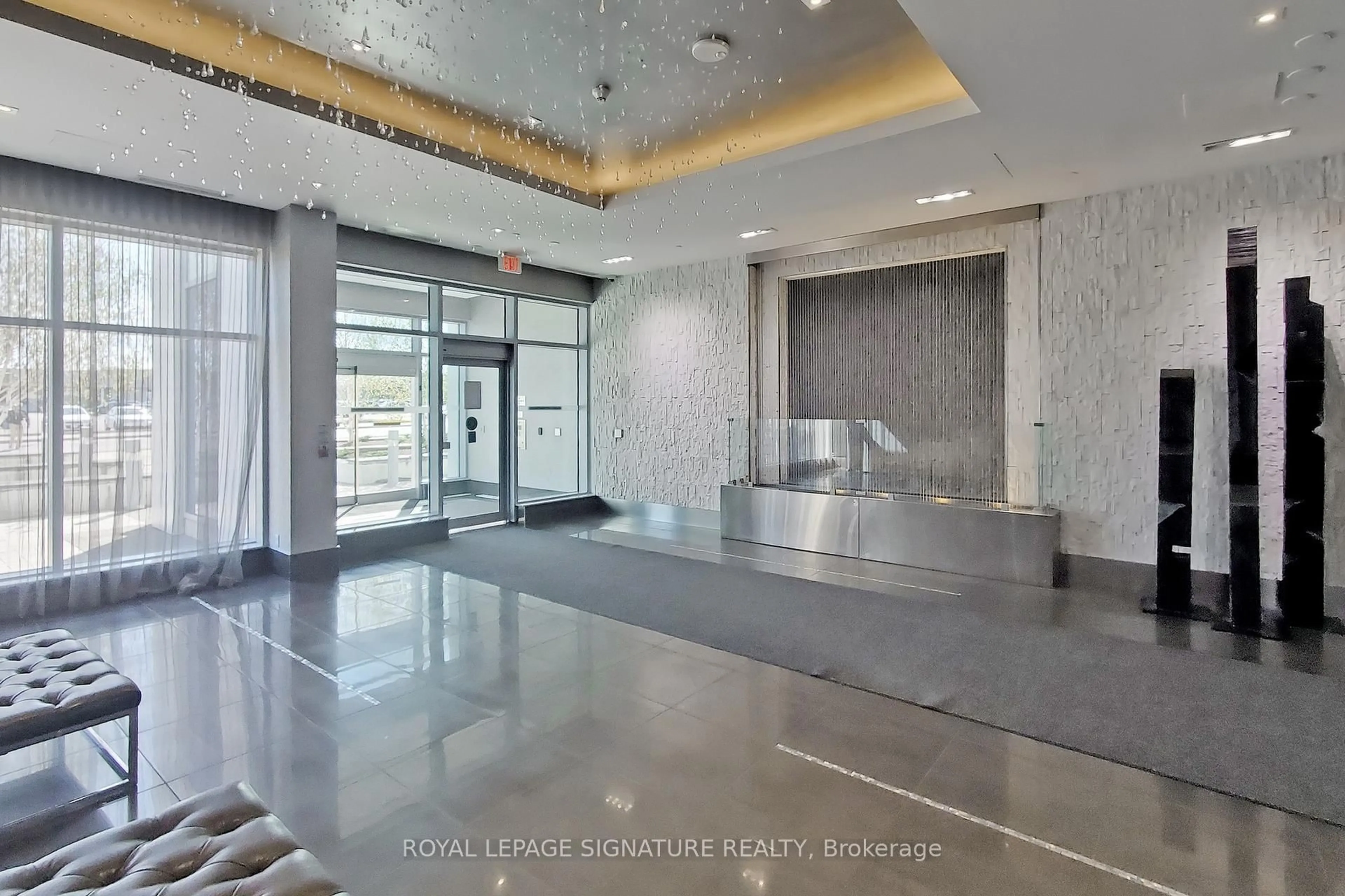Indoor foyer for 55 Speers Rd #712, Oakville Ontario L6K 0H9