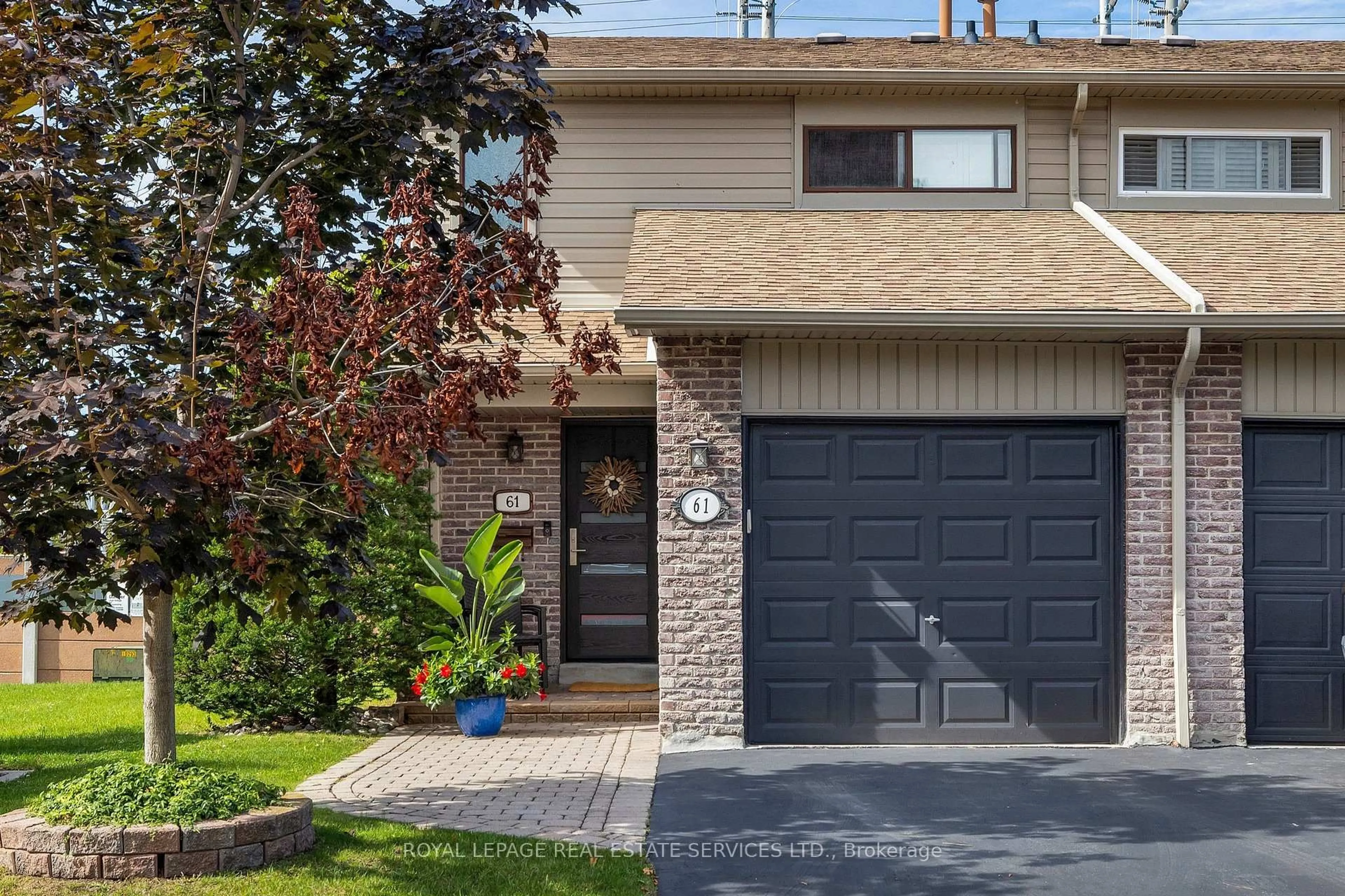 Home with brick exterior material, street for 2035 Asta Dr #61, Mississauga Ontario L5A 3Y2