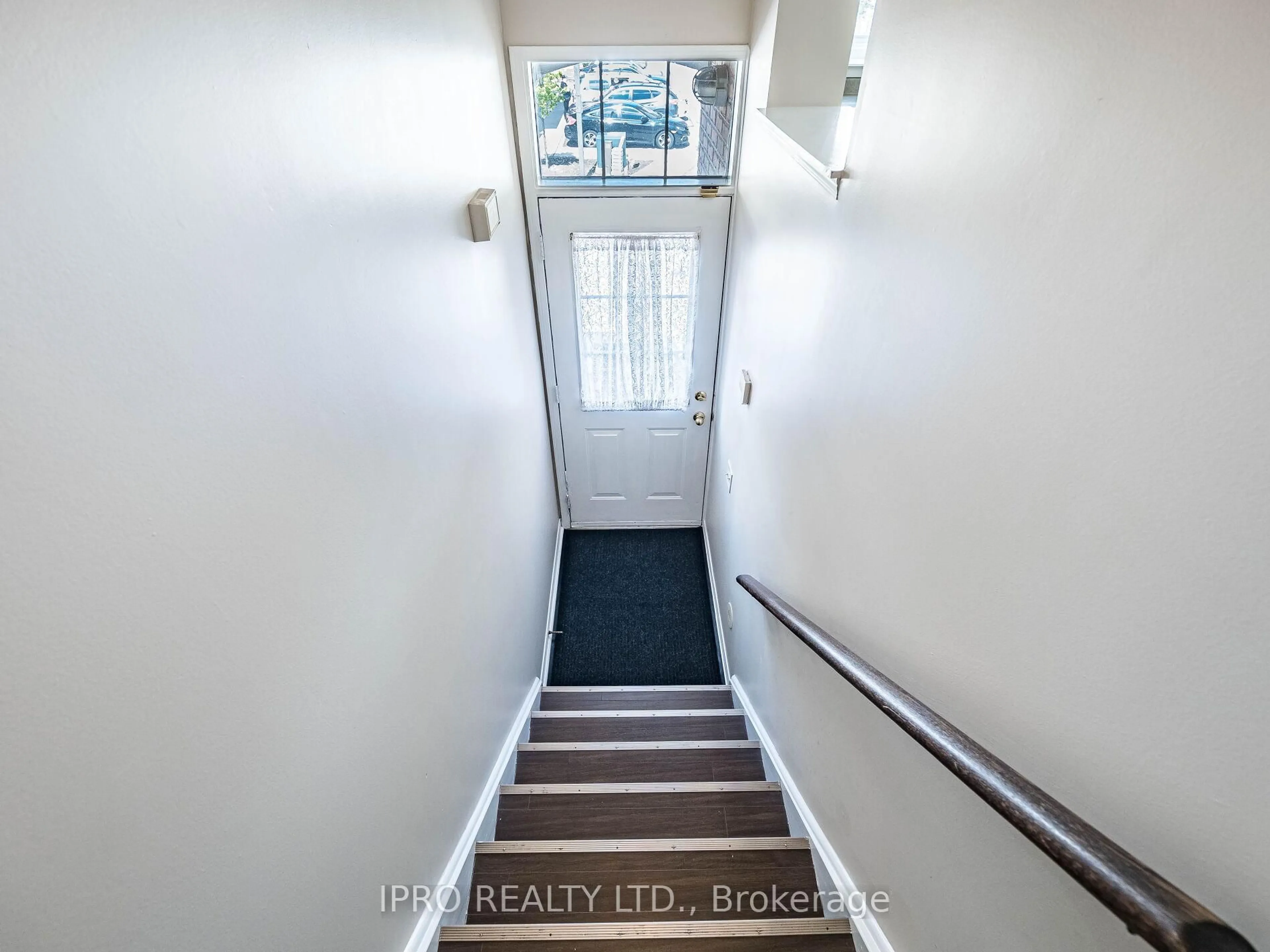 Unknown for 50 Strathaven Dr #12, Mississauga Ontario L5R 4E7