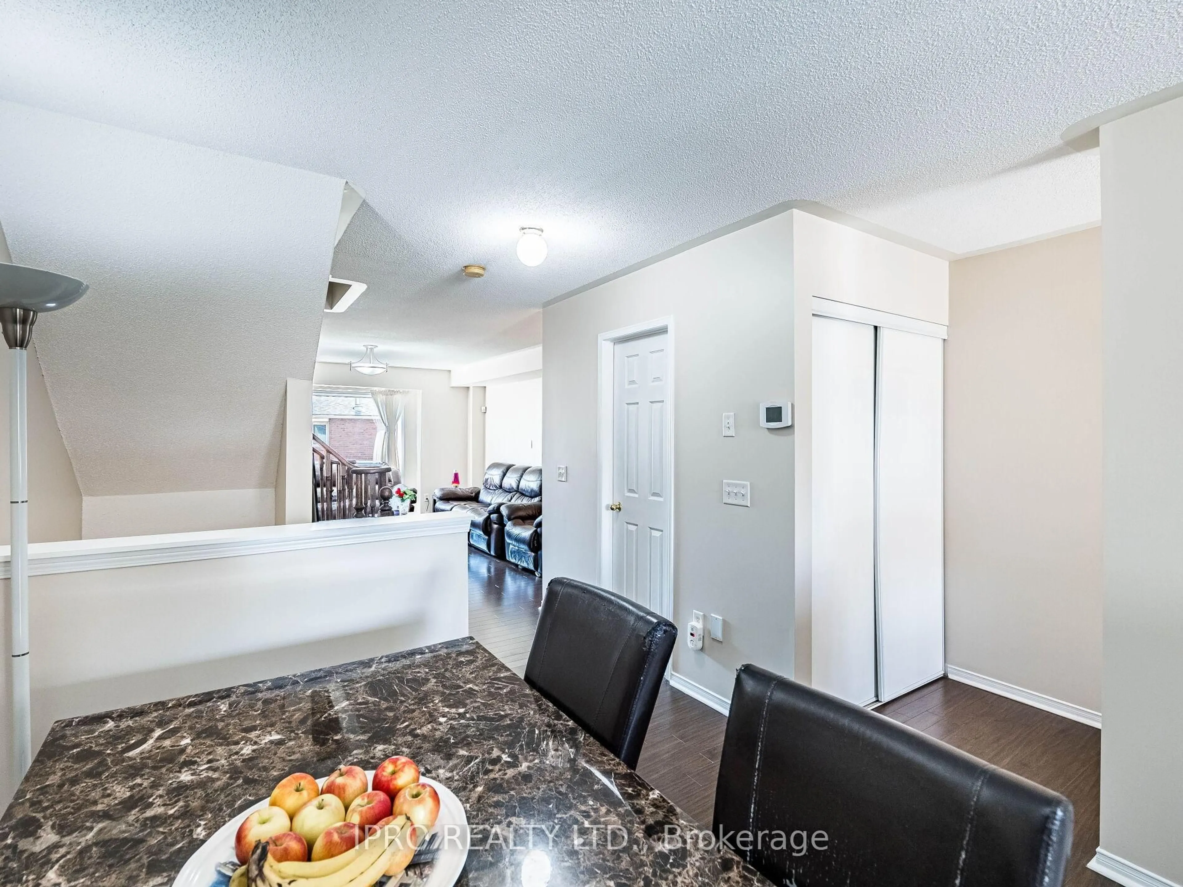 Open concept kitchen, unknown for 50 Strathaven Dr #12, Mississauga Ontario L5R 4E7