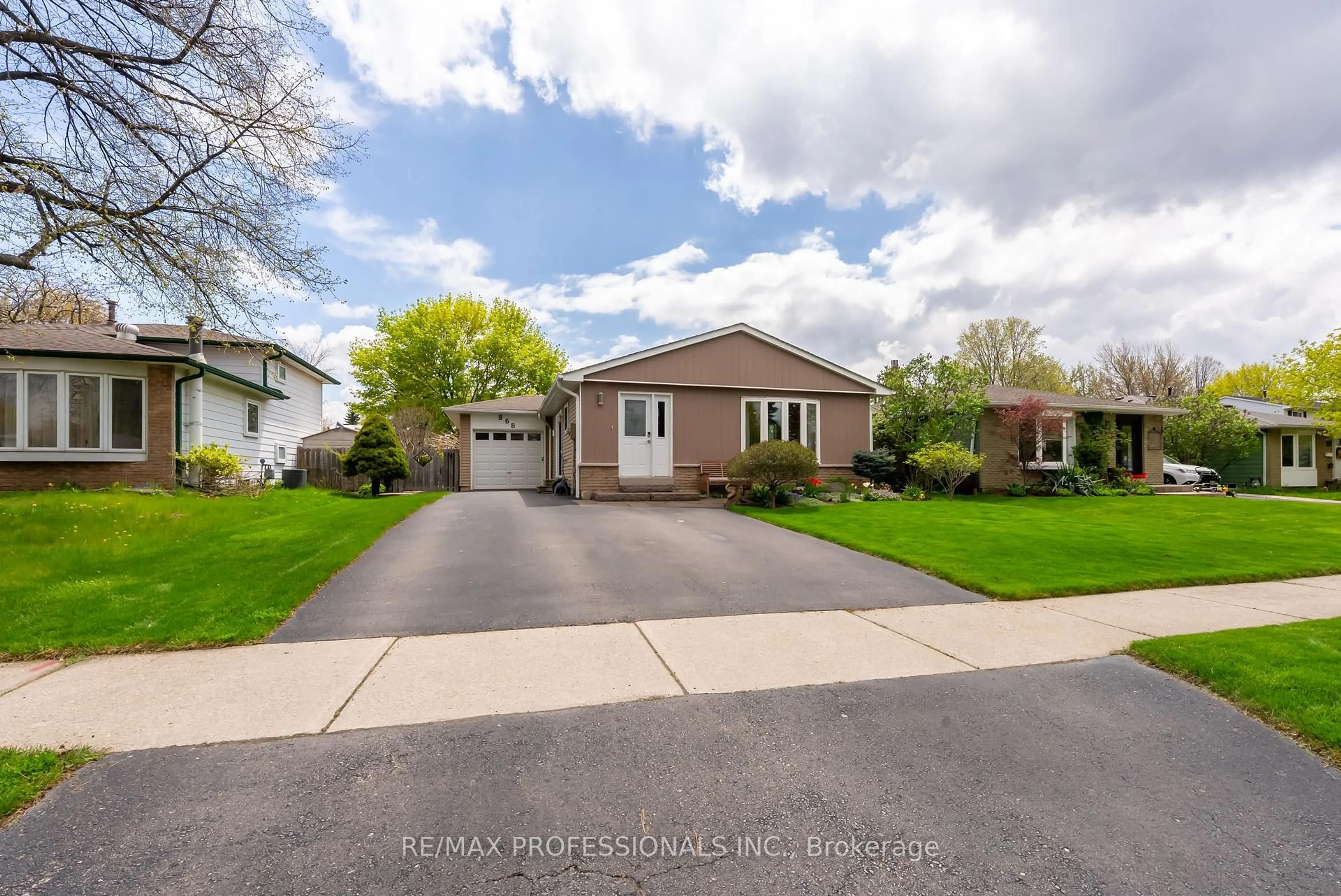 Unknown for 868 Governors Crt, Milton Ontario L9T 3W6