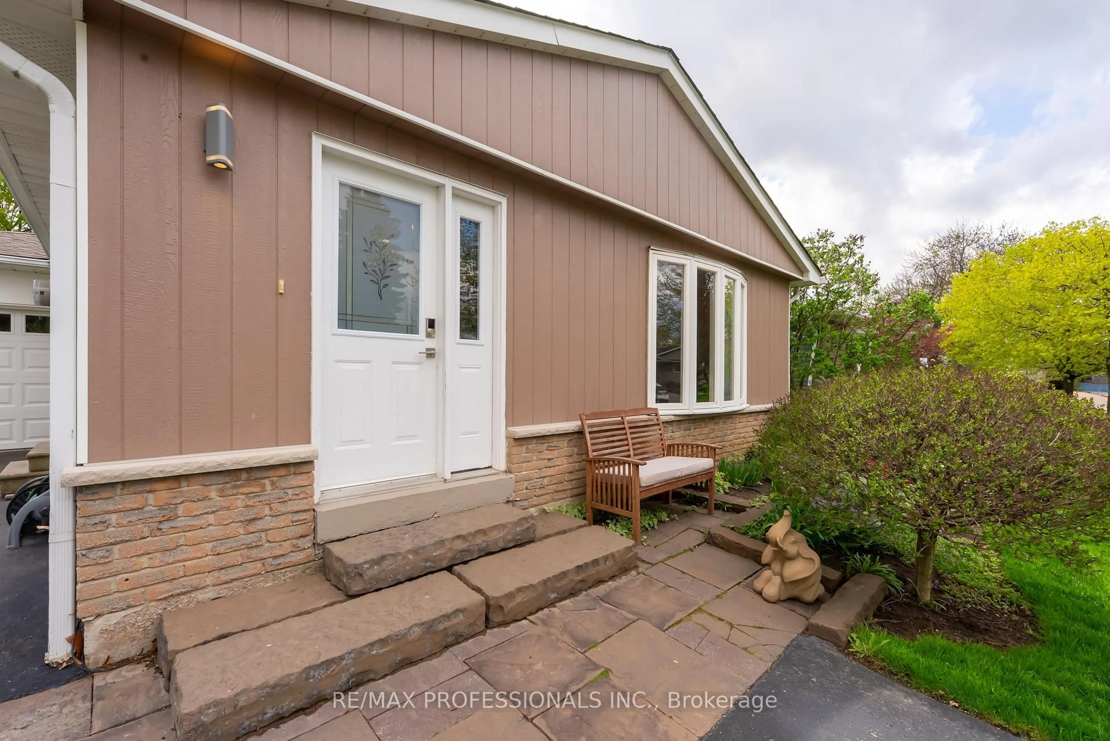 Unknown for 868 Governors Crt, Milton Ontario L9T 3W6