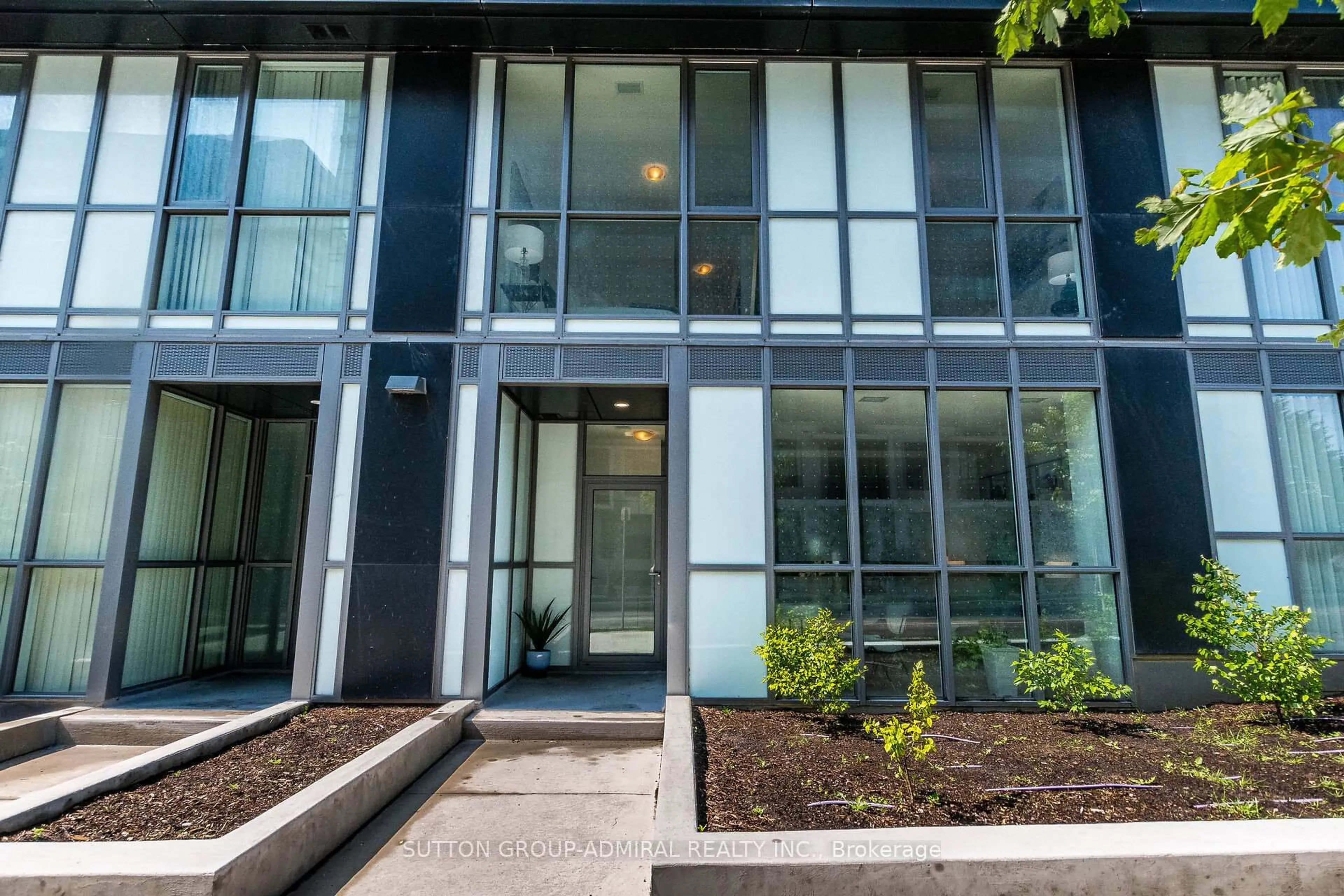 Indoor foyer for 70 Annie Craig Dr #TH104, Toronto Ontario M8V 0C4