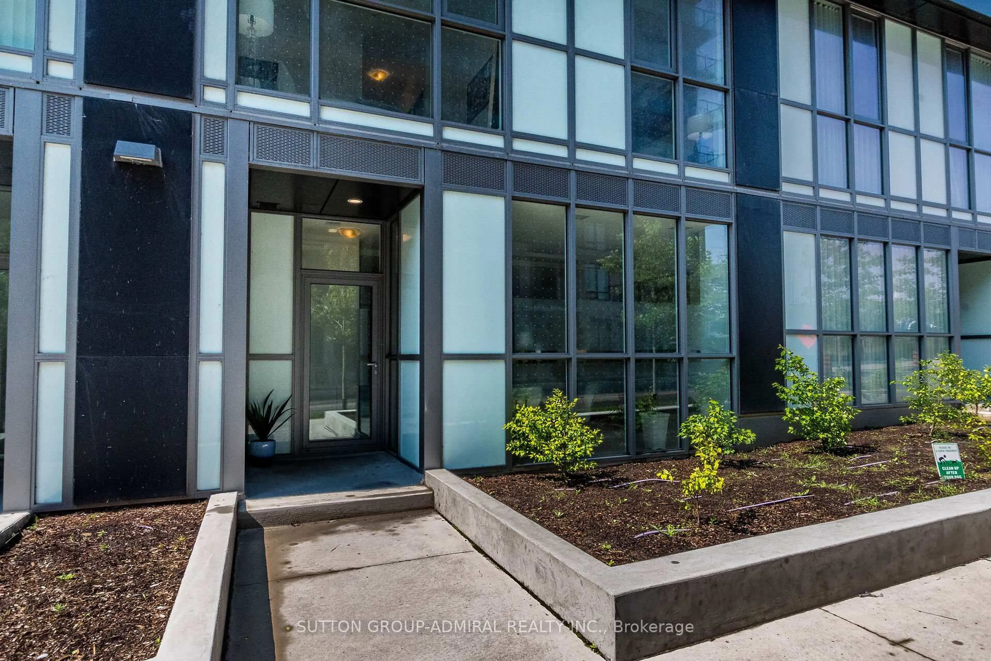 Indoor entryway for 70 Annie Craig Dr #TH104, Toronto Ontario M8V 0C4