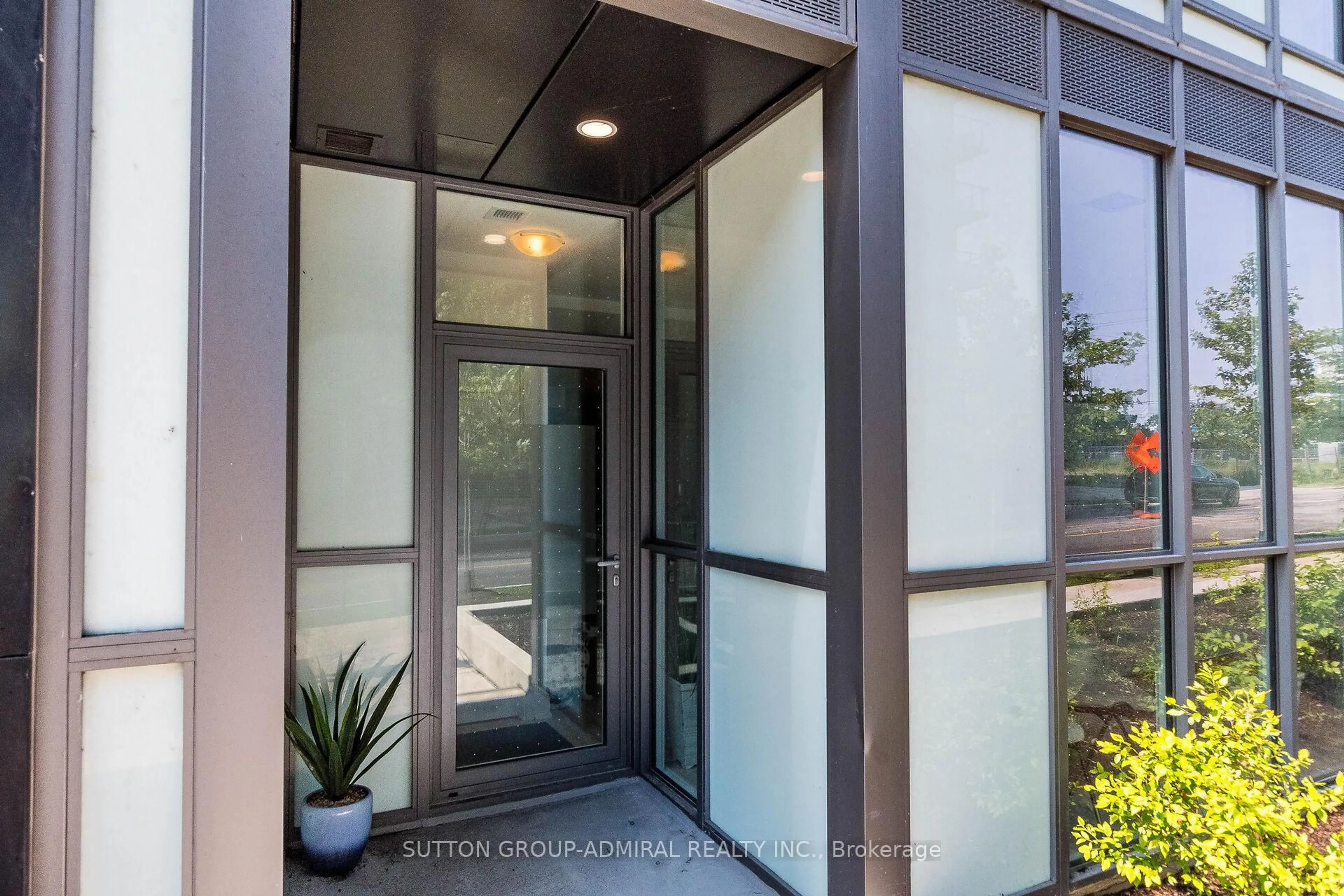 Indoor foyer for 70 Annie Craig Dr #TH104, Toronto Ontario M8V 0C4