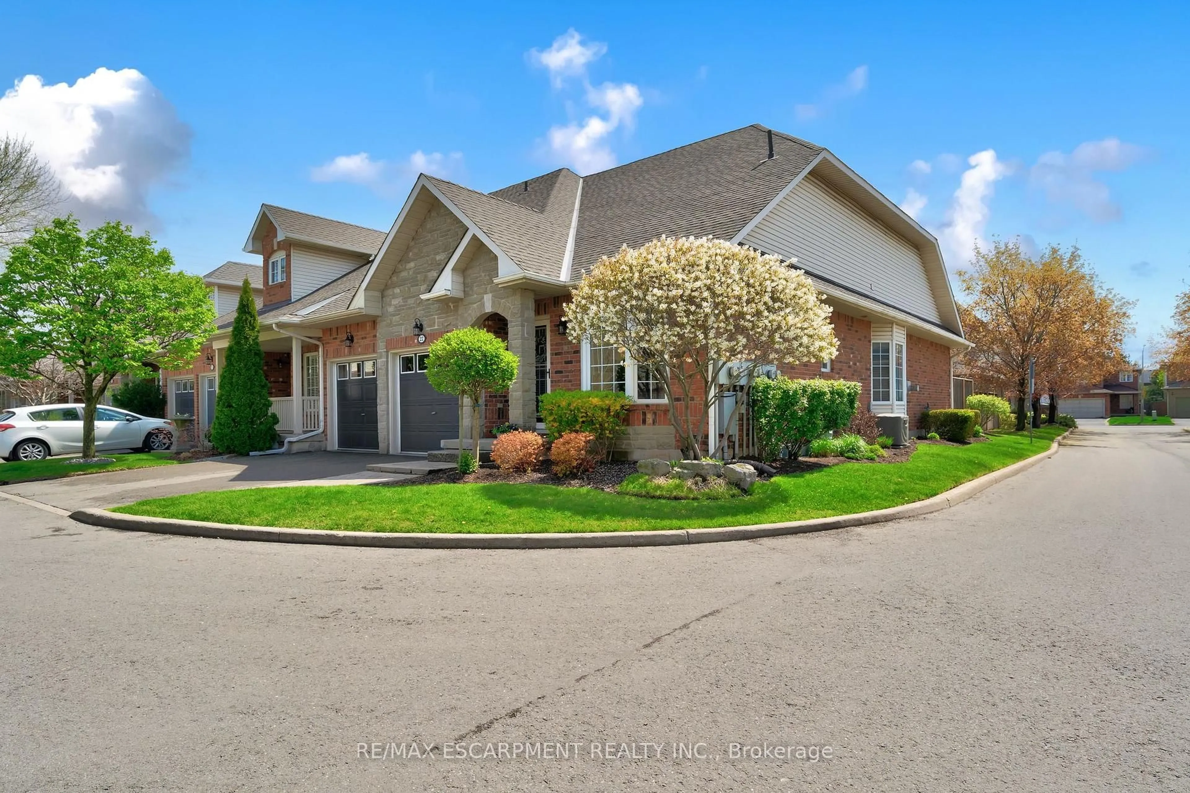 Home with brick exterior material, street for 1275 Stephenson Dr #22, Burlington Ontario L7S 2M2