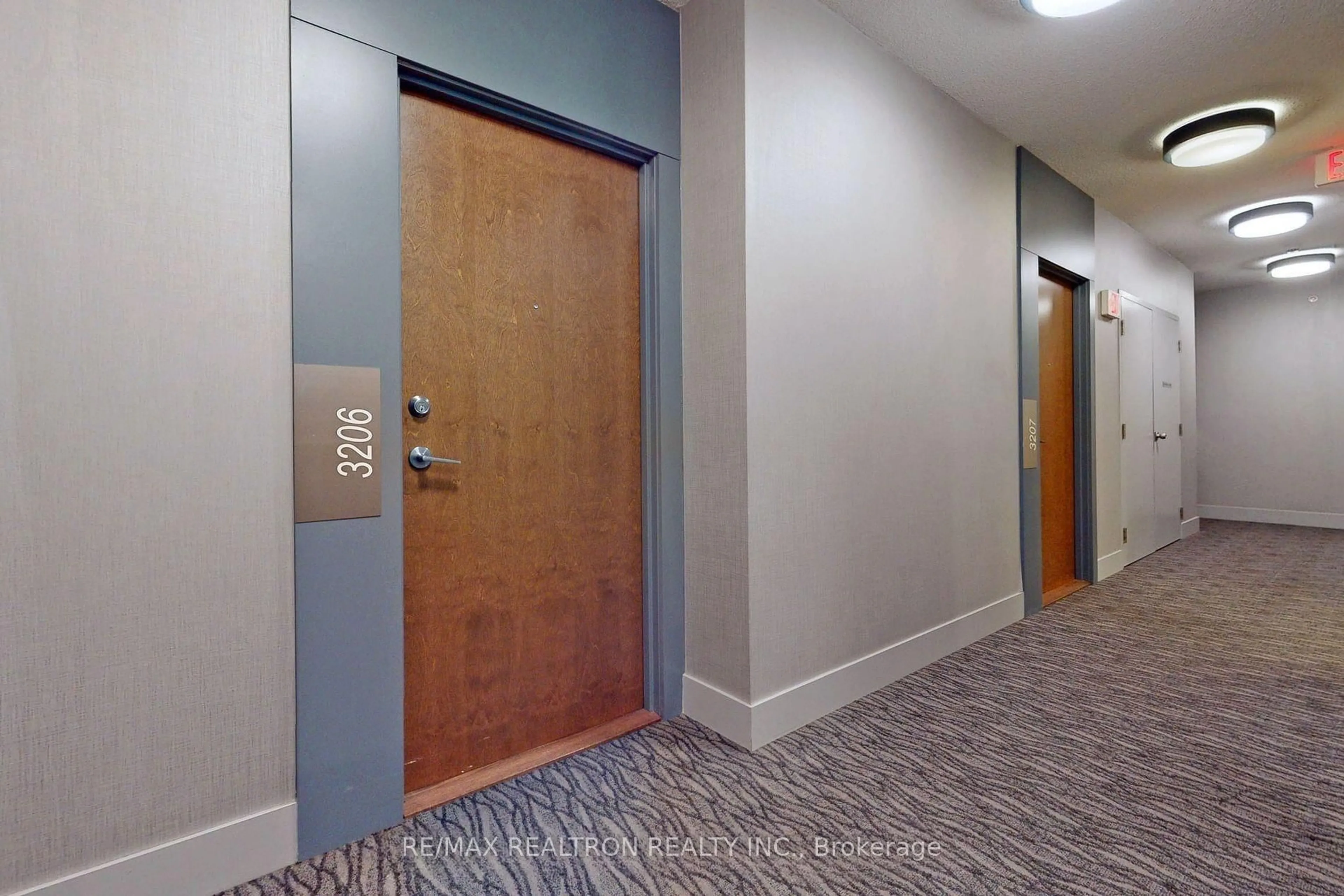 Indoor foyer for 2212 Lakeshore Blvd #3206, Toronto Ontario M8V 0C2