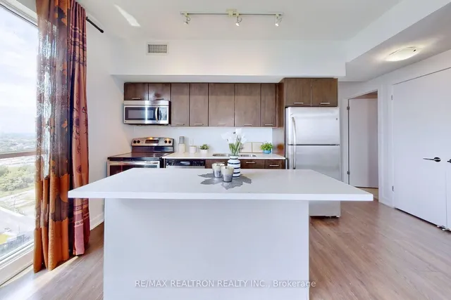 Additional property image - 2212 Lakeshore Blvd Unit 3206