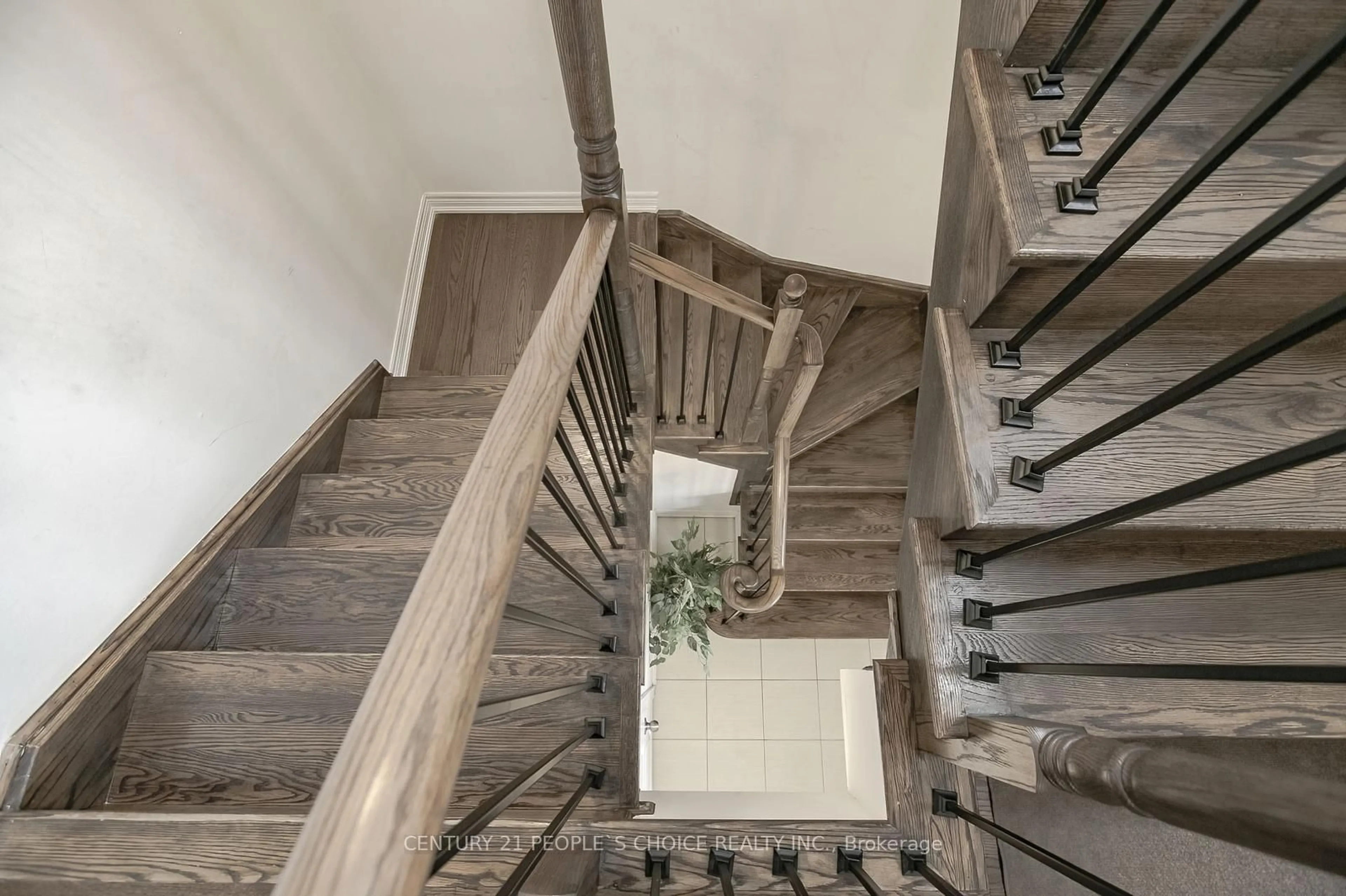 Stairs for 90 Hashmi Pl, Brampton Ontario L6Y 6J9