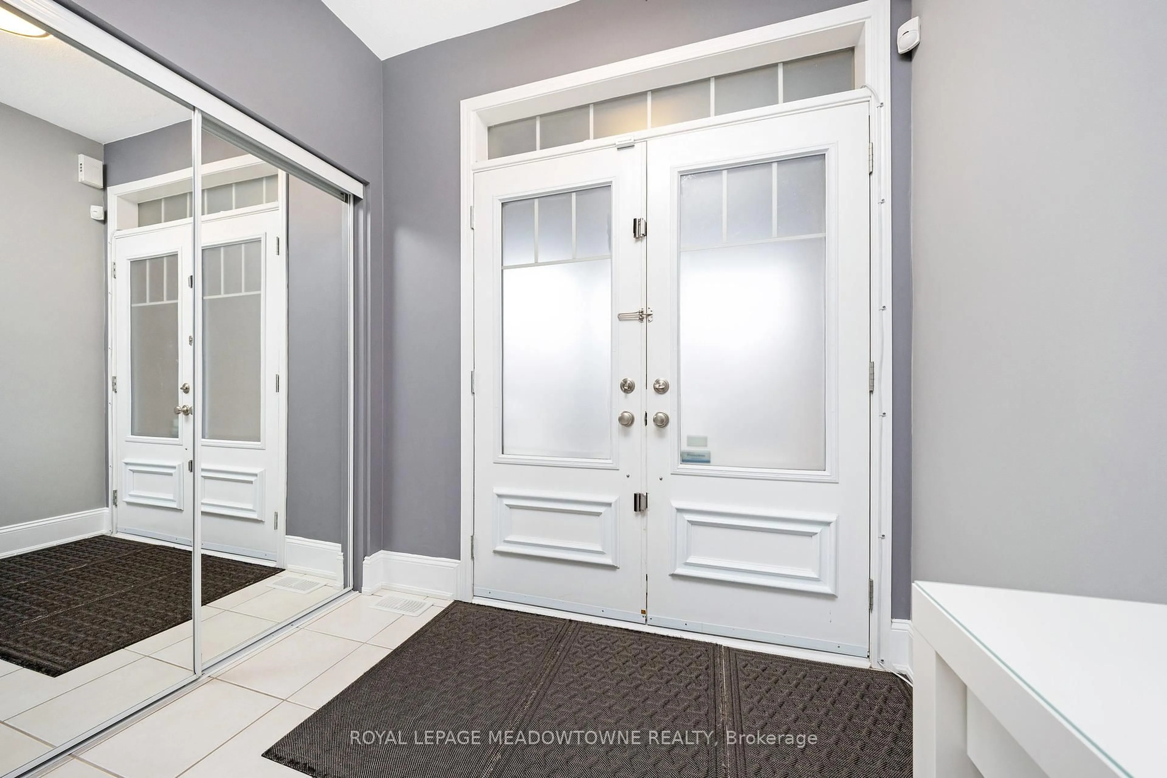 Indoor entryway for 428 Dymott Ave, Milton Ontario L9T 7V1