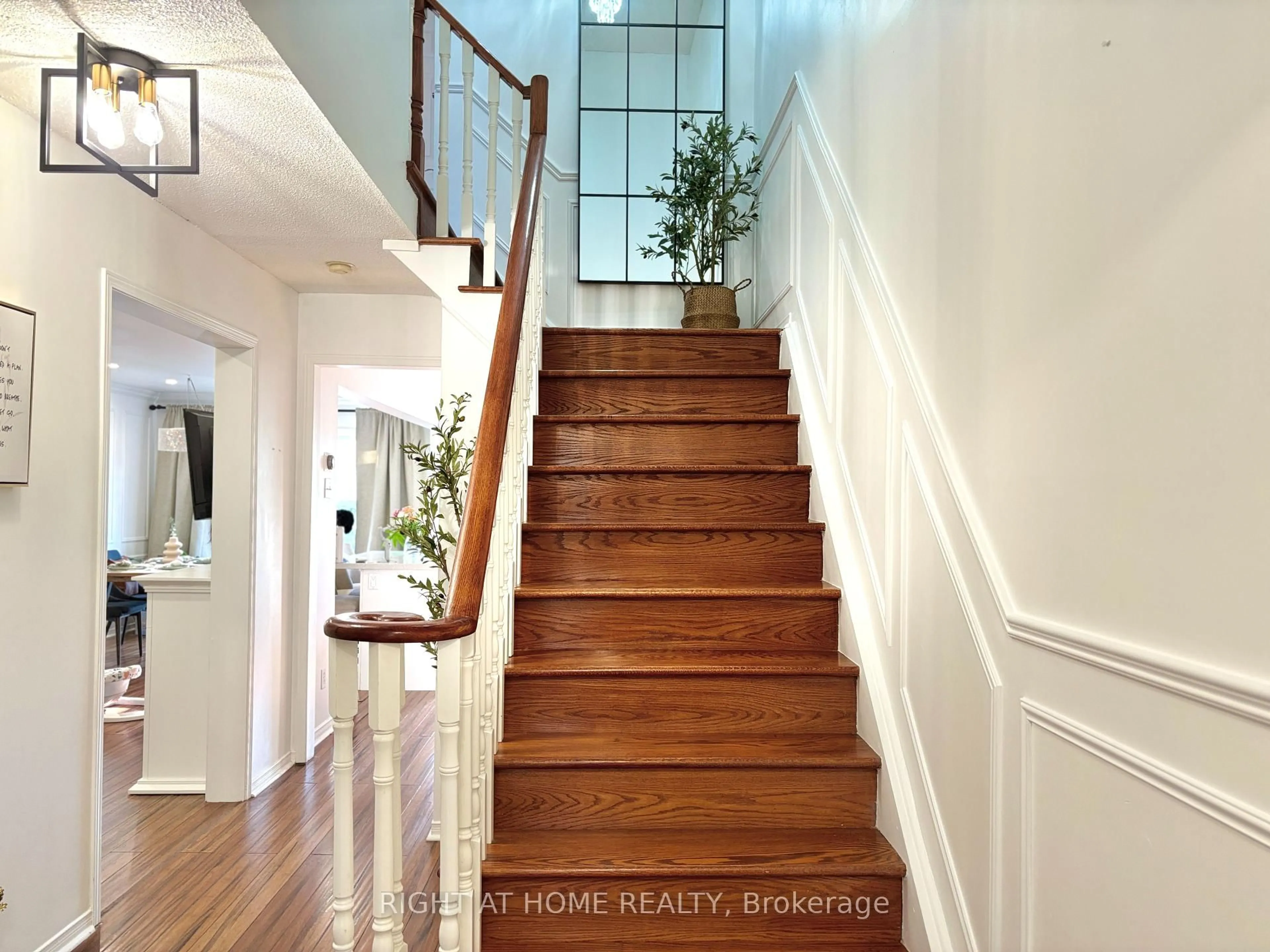 Indoor entryway for 5 Torada Crt, Brampton Ontario L7A 1H5