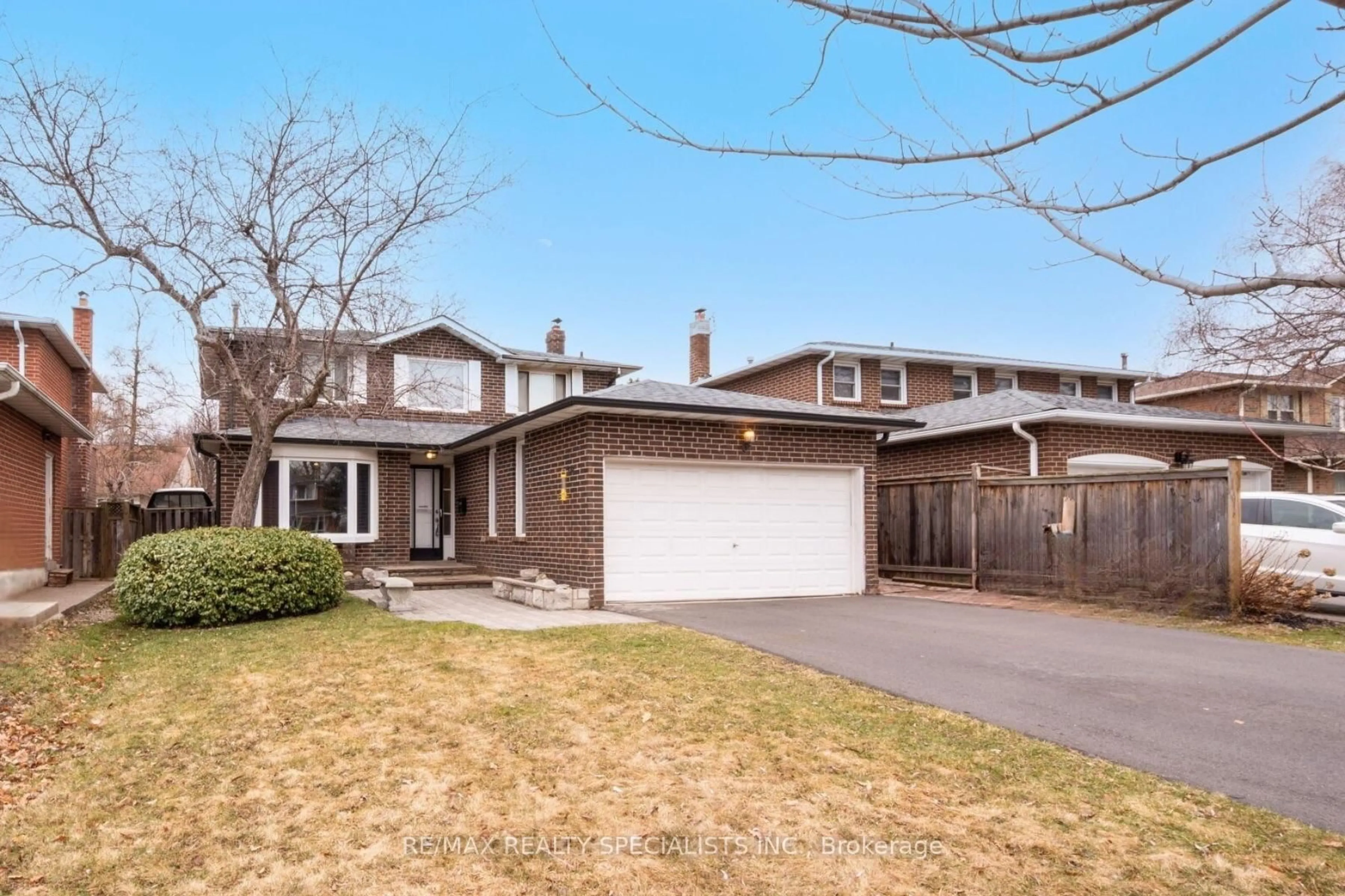 Home with brick exterior material, street for 19 Blenheim Dr, Brampton Ontario L6Z 1H7