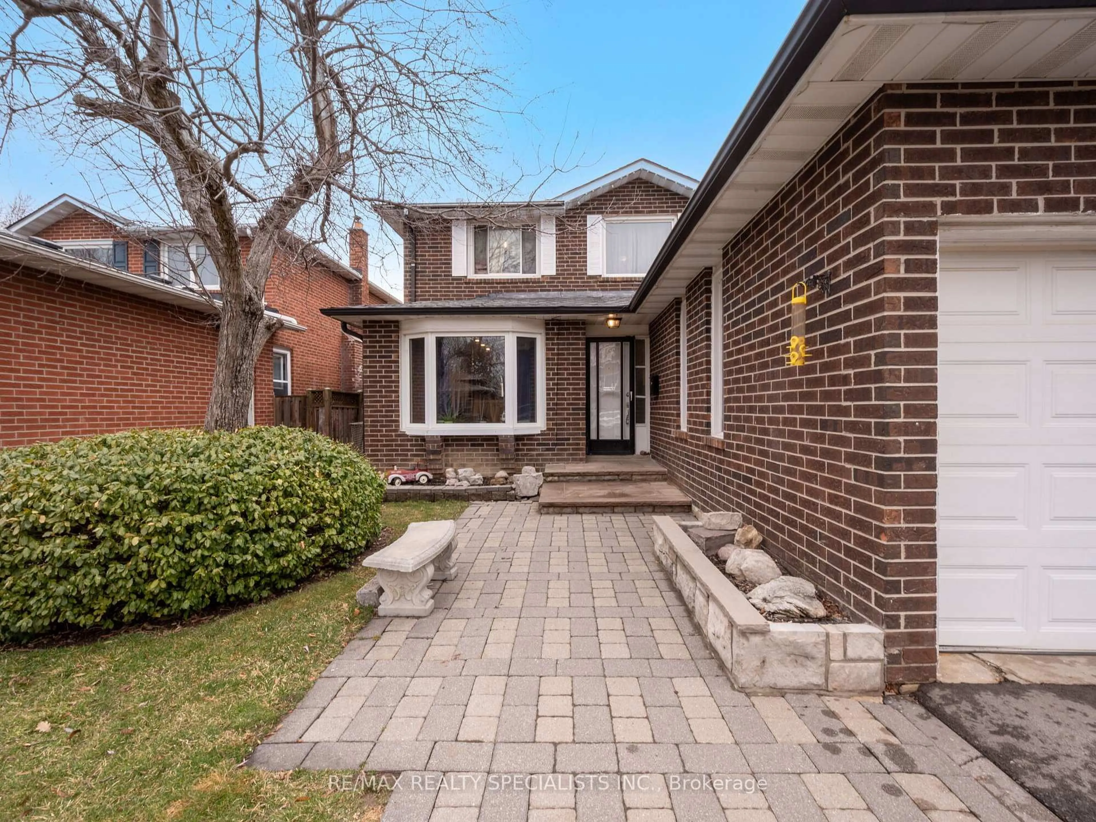 Home with brick exterior material, street for 19 Blenheim Dr, Brampton Ontario L6Z 1H7