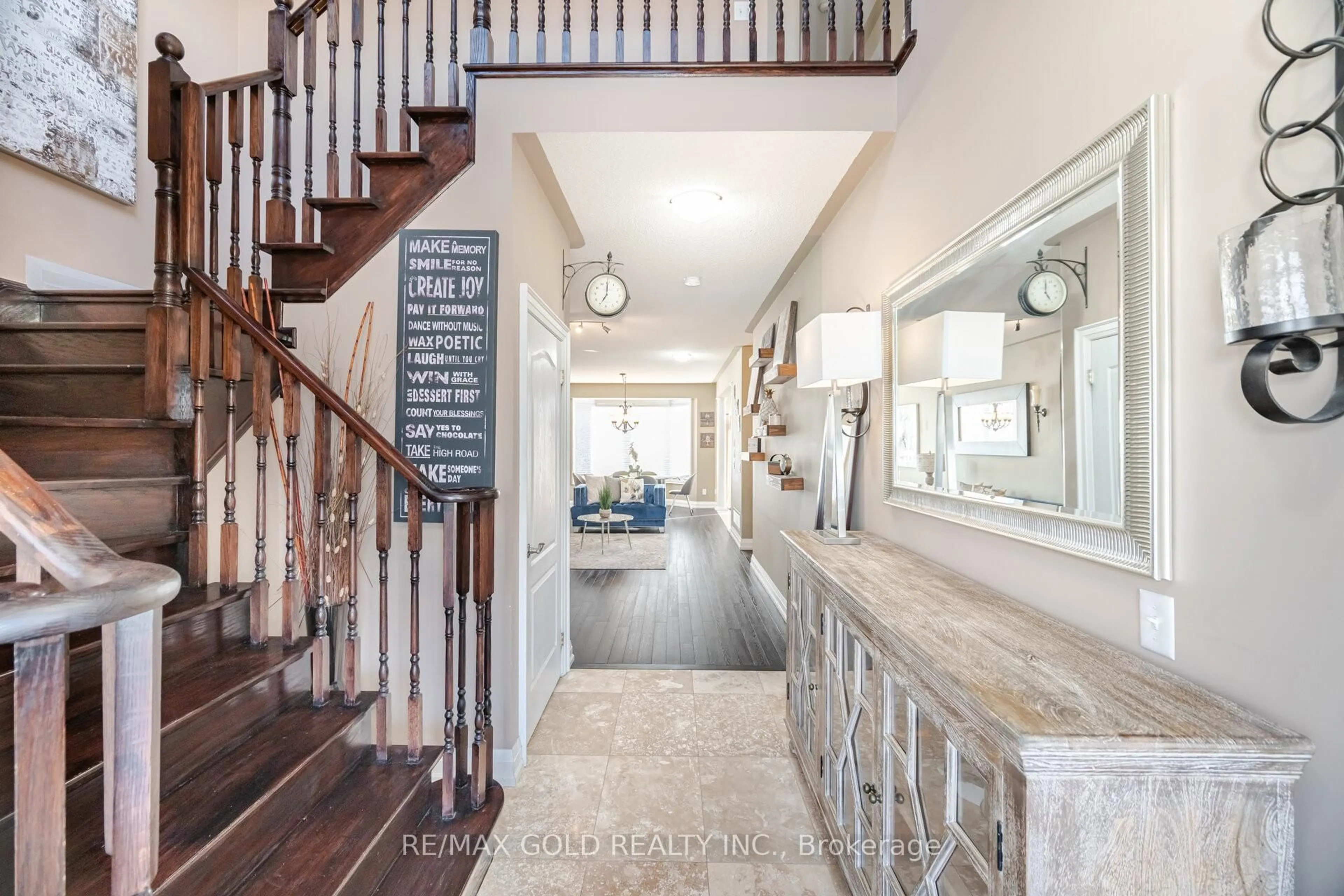 Indoor foyer for 36 Edenfield St, Brampton Ontario L6R 0M7