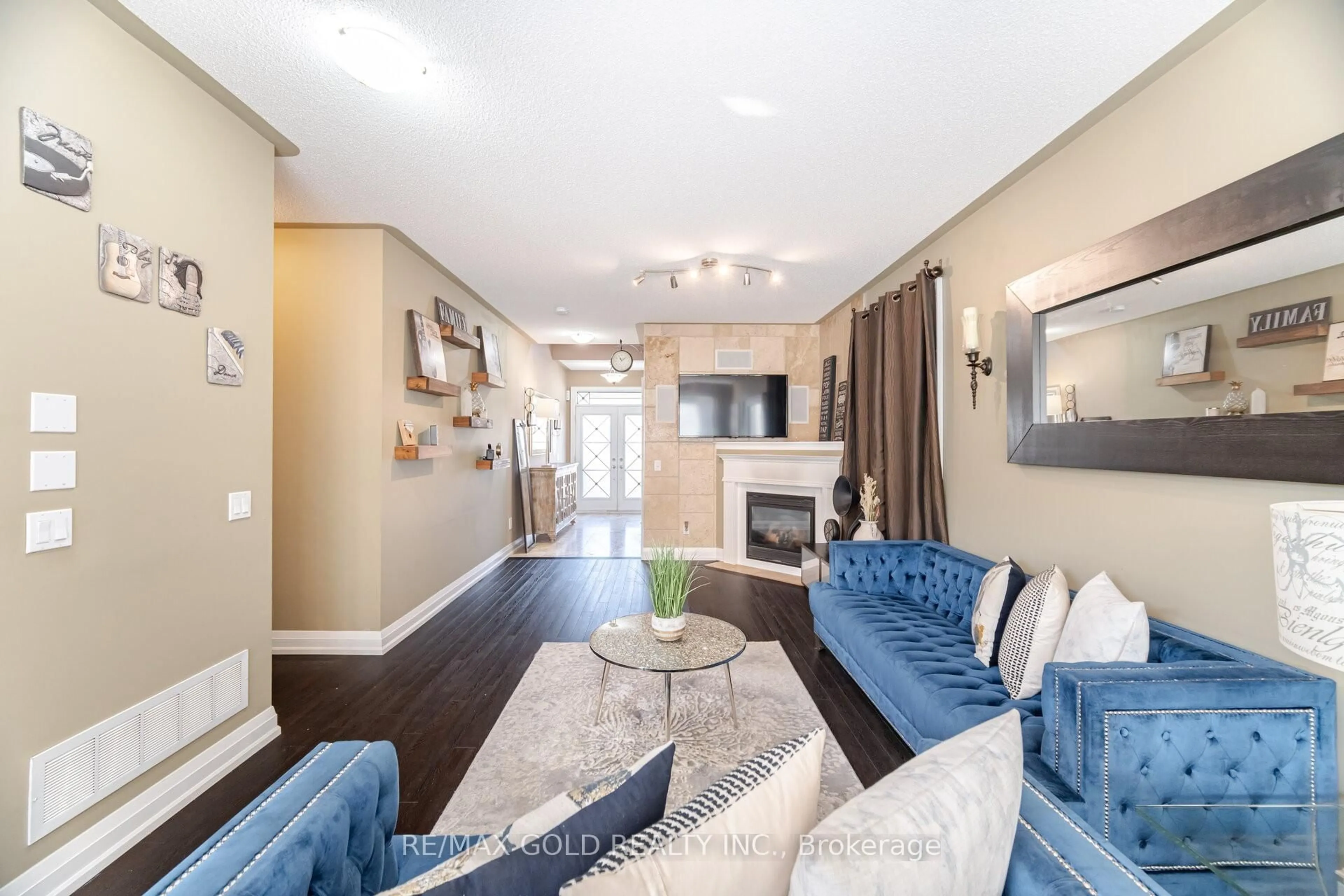 Living room with furniture, unknown for 36 Edenfield St, Brampton Ontario L6R 0M7