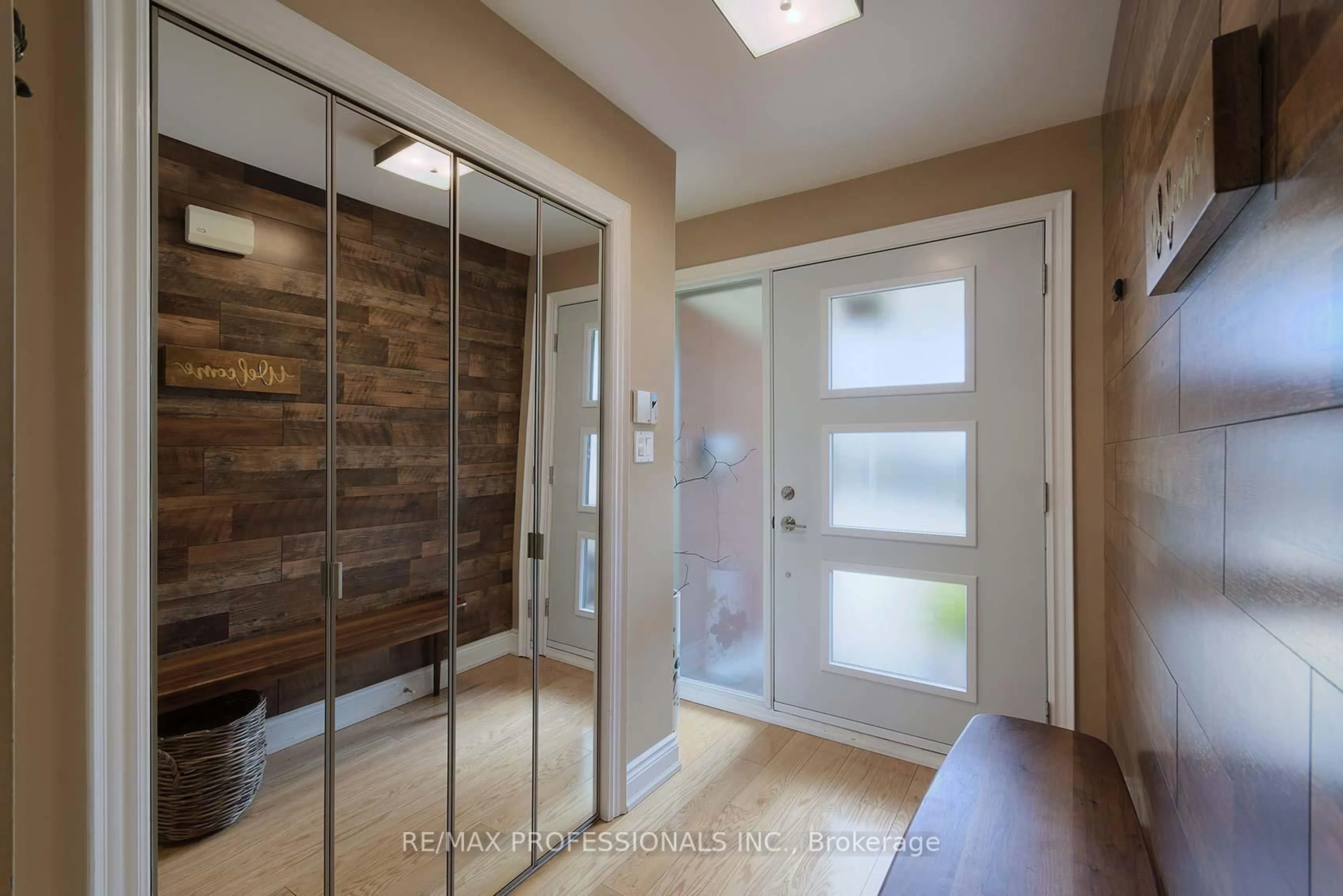 Indoor entryway for 6 Laurelwood Cres, Toronto Ontario M9P 1L5