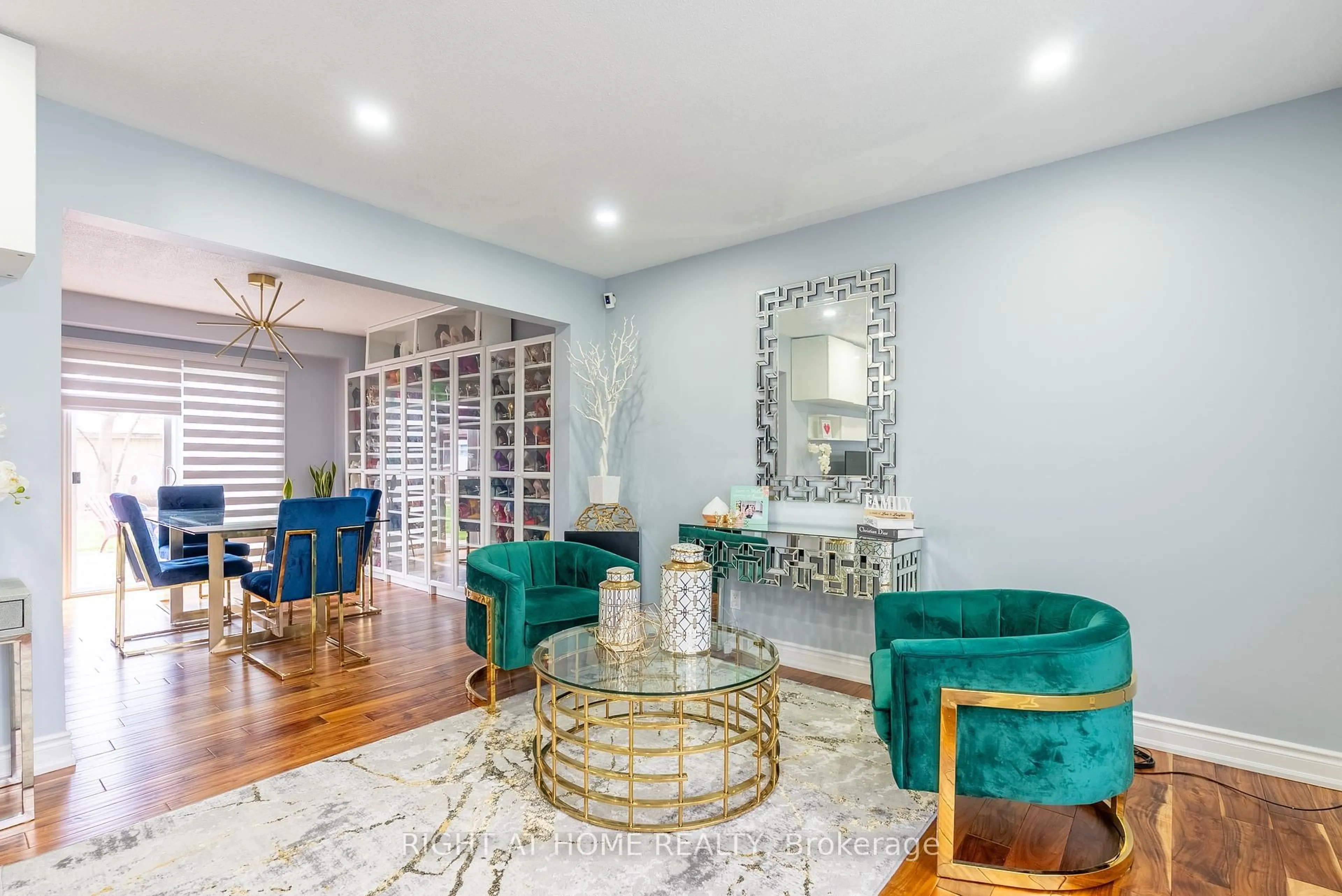 Living room with furniture, unknown for 162 Mountainview Rd, Halton Hills Ontario L7G 4K7