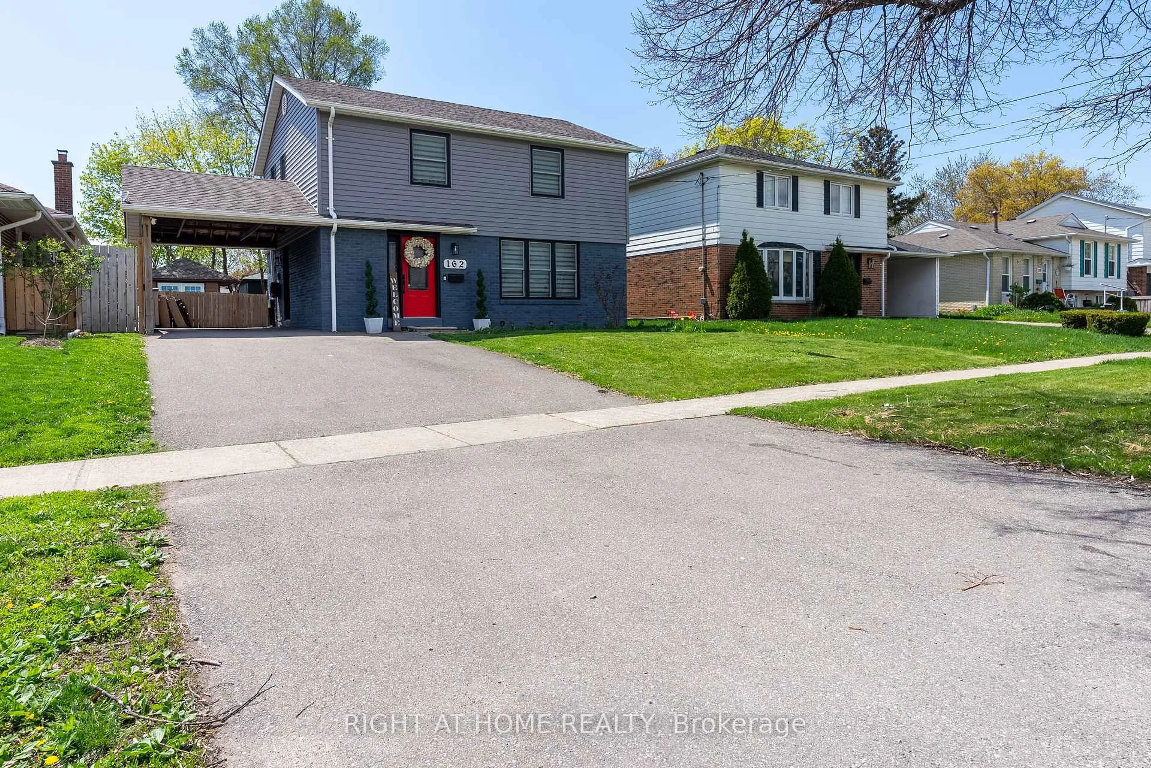 A pic from outside/outdoor area/front of a property/back of a property/a pic from drone, street for 162 Mountainview Rd, Halton Hills Ontario L7G 4K7