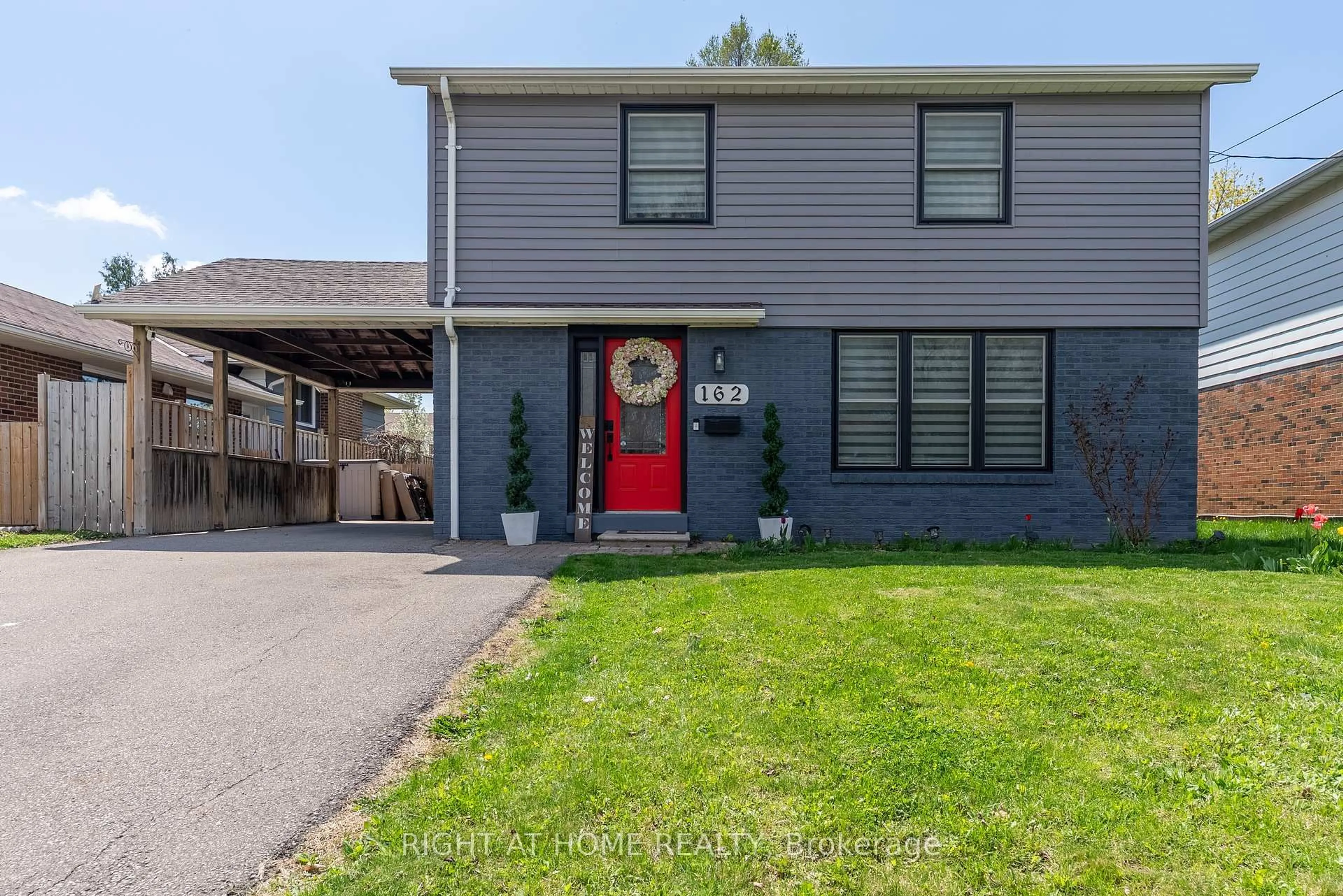 Home with vinyl exterior material, street for 162 Mountainview Rd, Halton Hills Ontario L7G 4K7