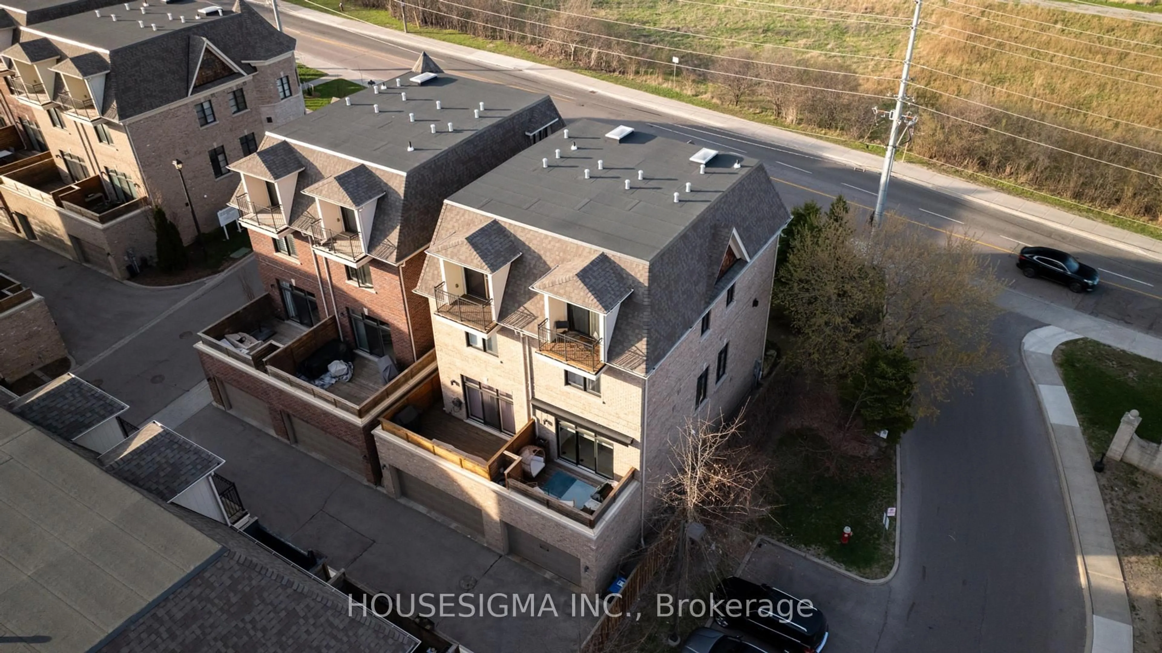 A pic from outside/outdoor area/front of a property/back of a property/a pic from drone, street for 4380 Mississauga Rd #8, Mississauga Ontario L5M 0X9