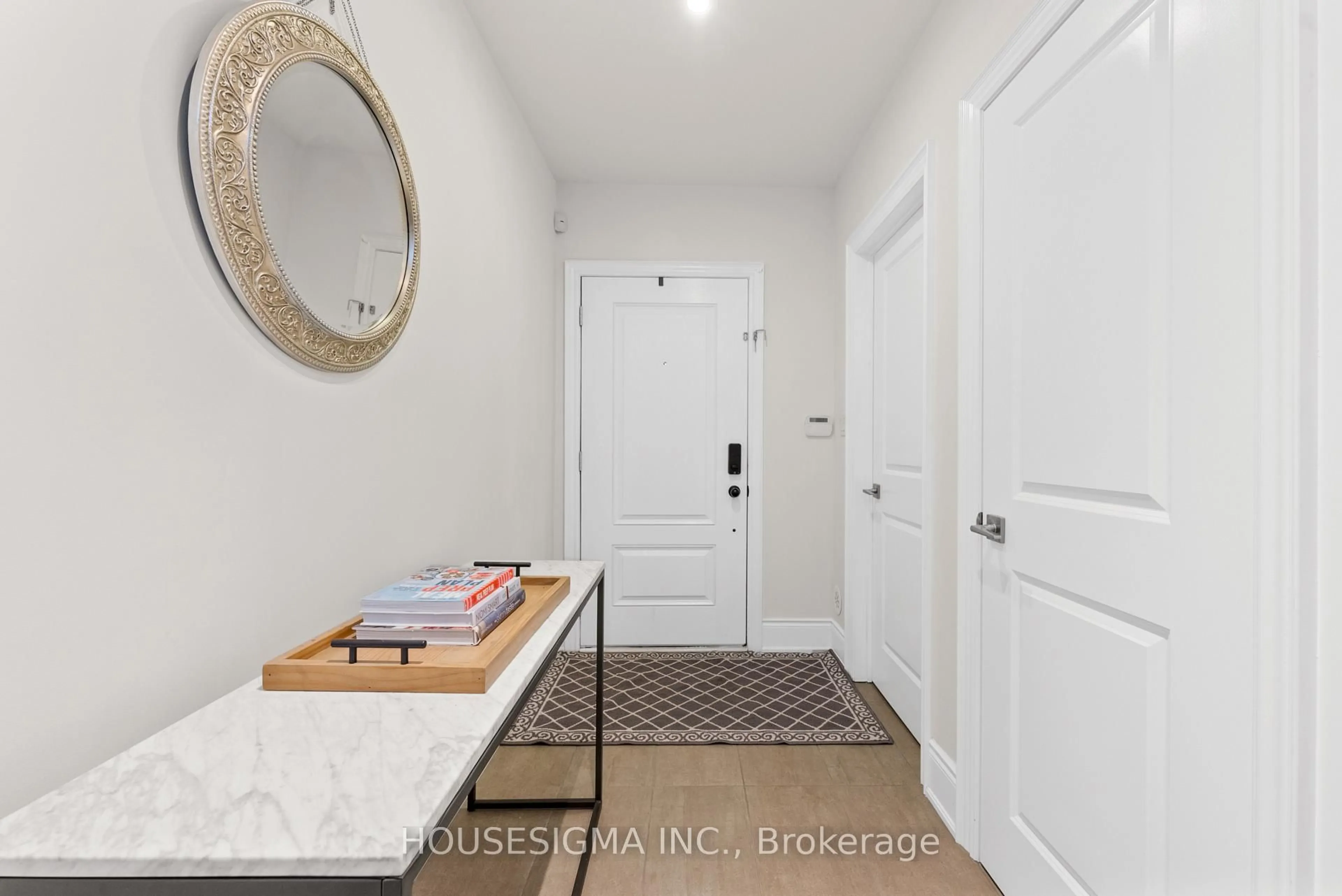 Indoor entryway for 4380 Mississauga Rd #8, Mississauga Ontario L5M 0X9