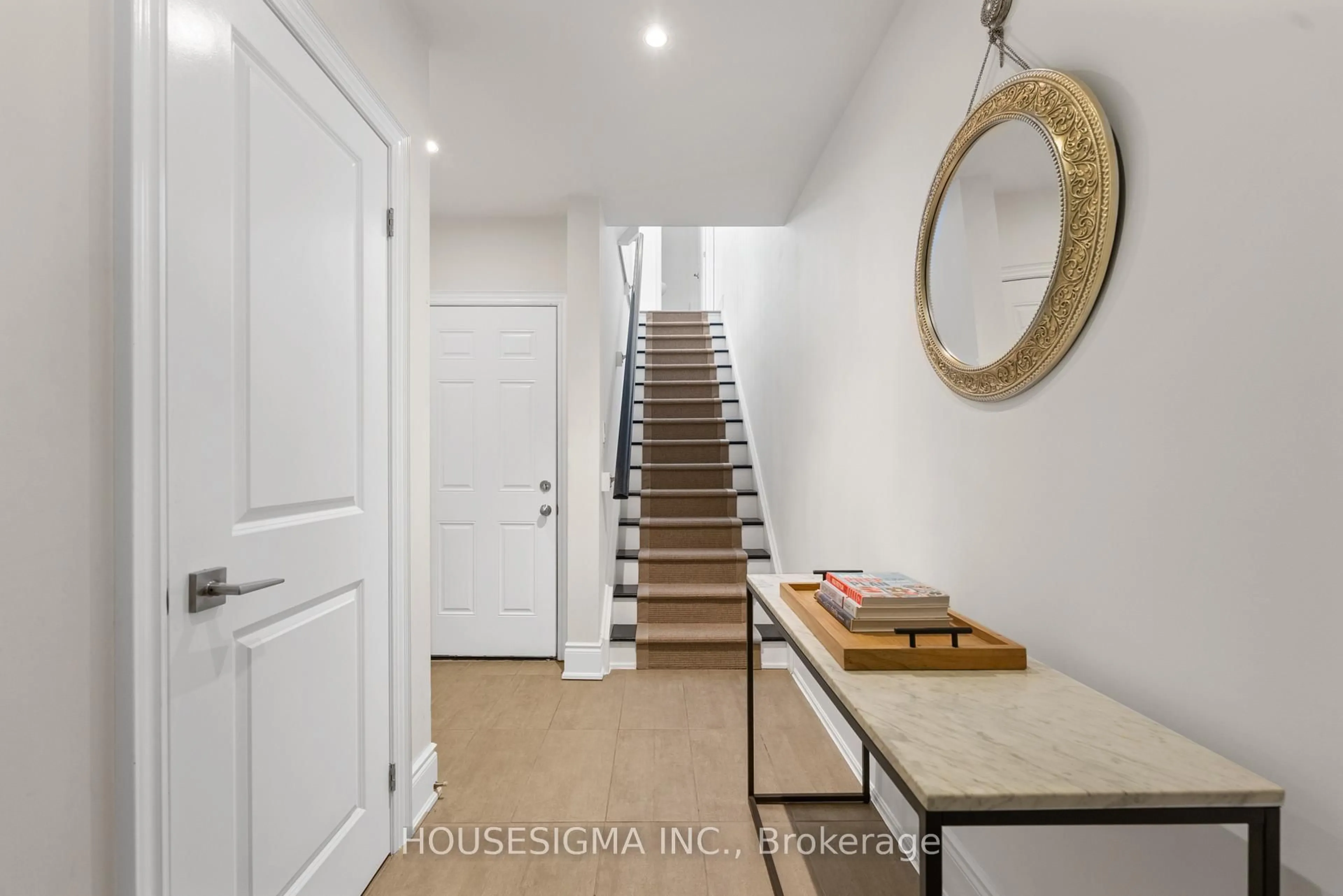 Indoor entryway for 4380 Mississauga Rd #8, Mississauga Ontario L5M 0X9