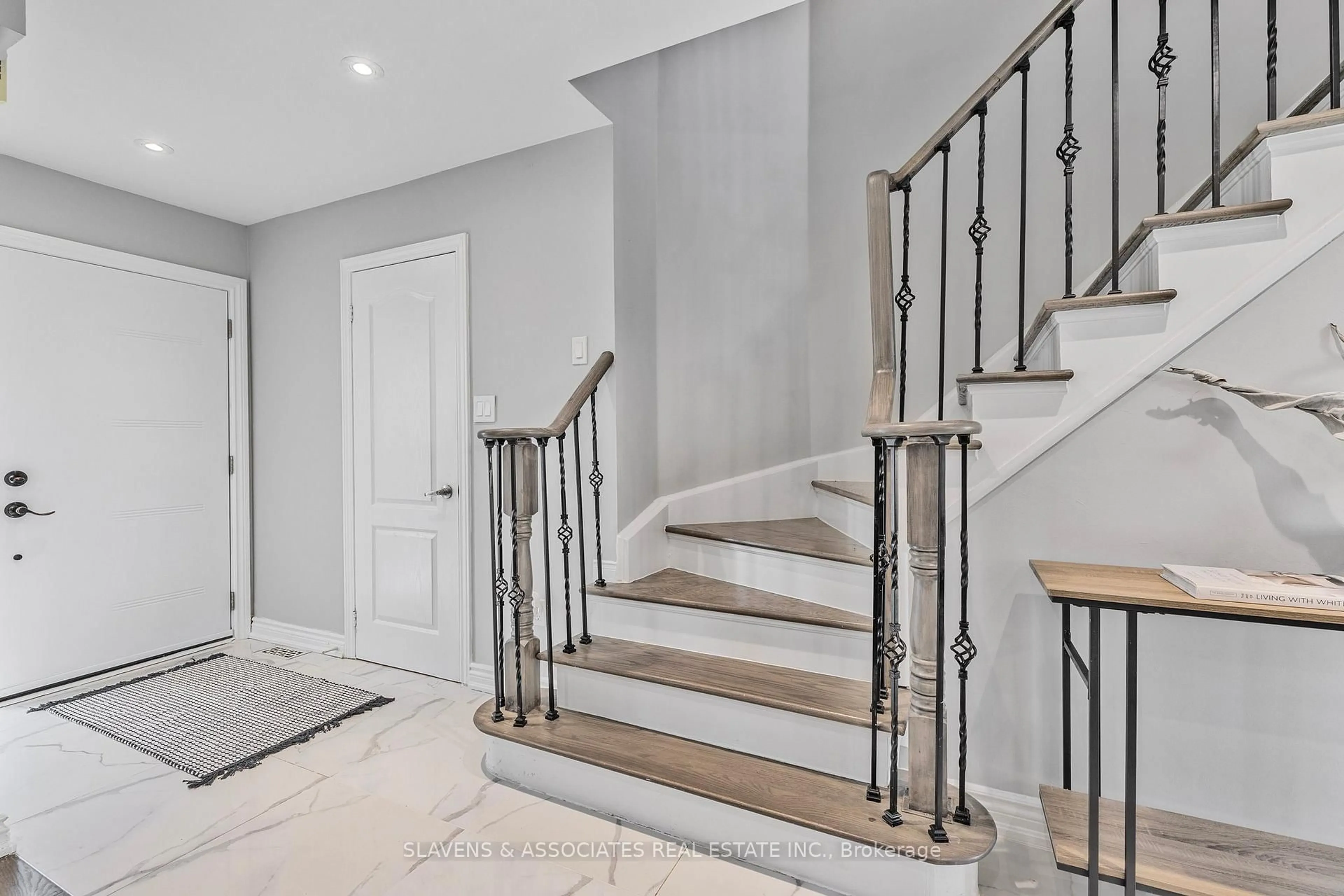 Stairs for 30 Charleswood Circ, Brampton Ontario L7A 1Z2