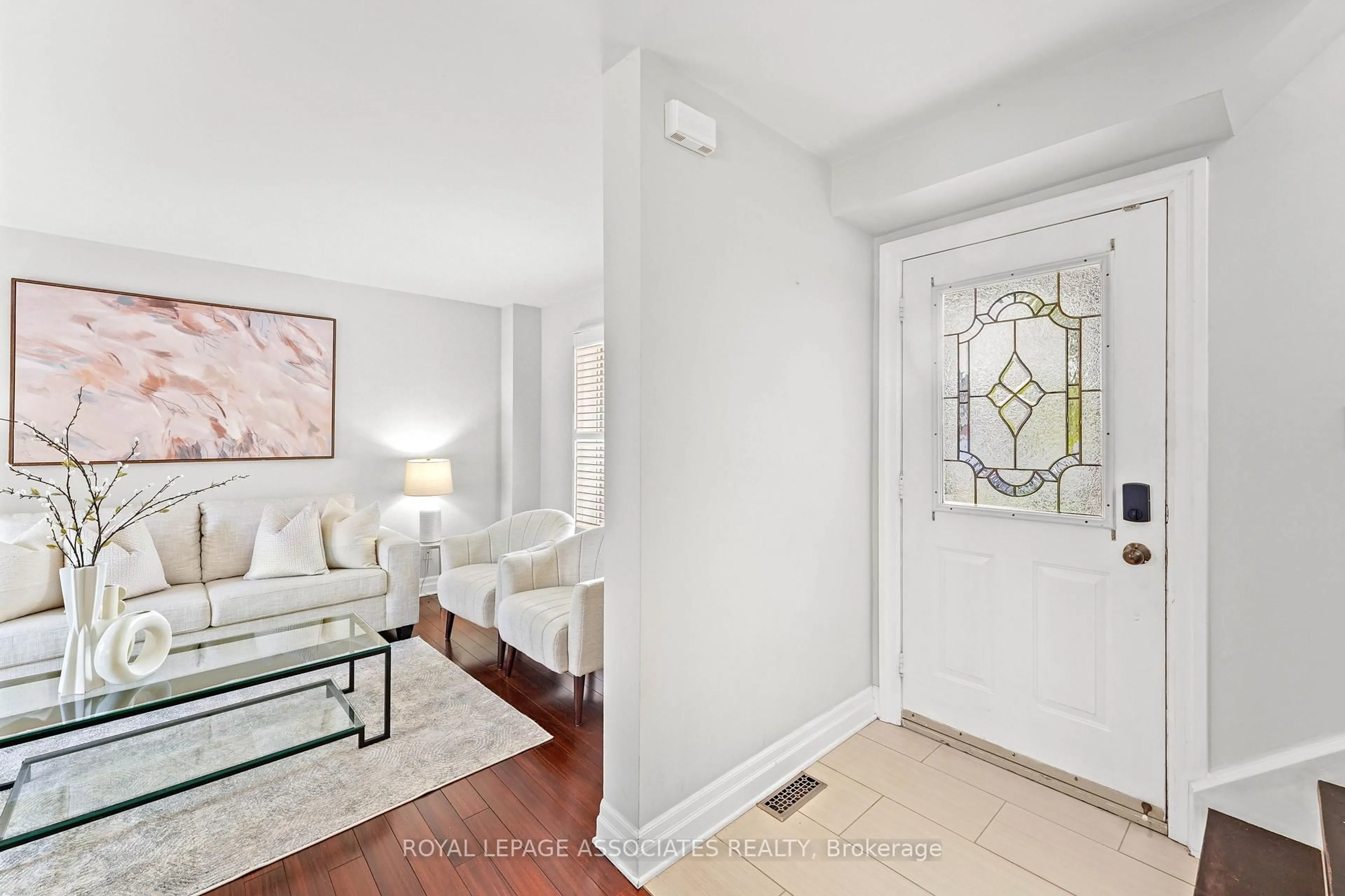 Indoor entryway for 3189 Pebblewood Rd, Mississauga Ontario L5N 6P5