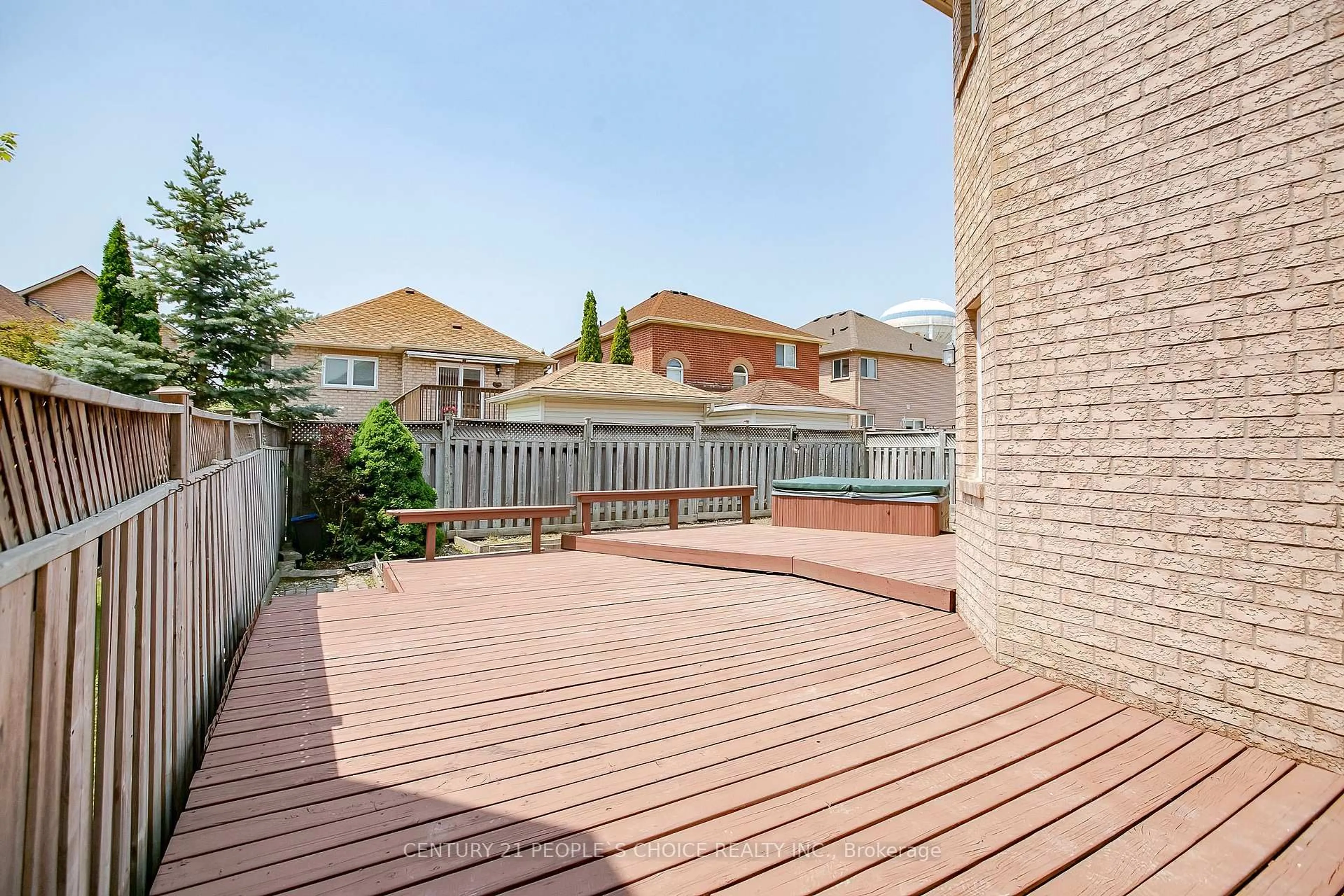 Patio, street for 46 Creekwood Dr, Brampton Ontario L7A 1J3