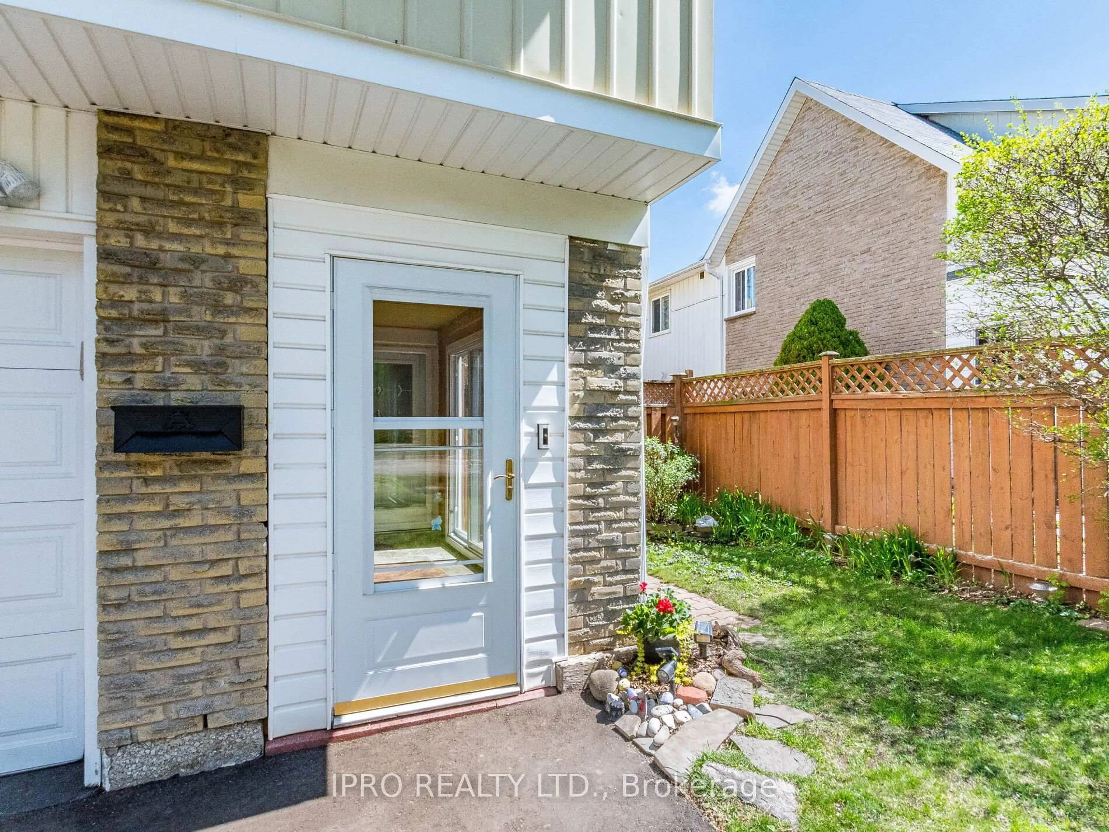Home with brick exterior material, street for 2404 Mainroyal St, Mississauga Ontario L5L 1C9